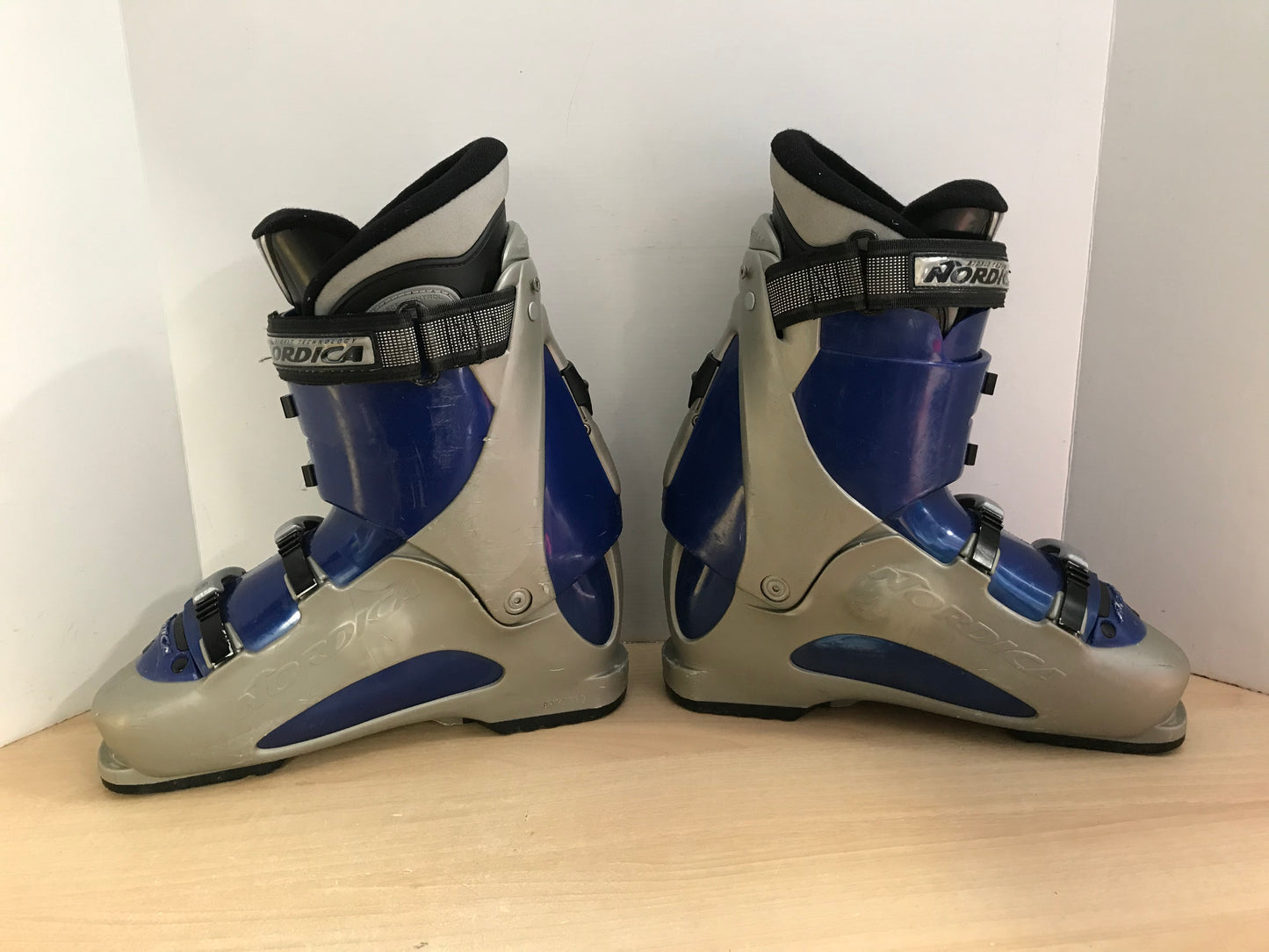 Ski Boots Mondo Size 28.0 Men's Size 10 Shoe Size 320 mm Nordica Grey Blue Minor Wear
