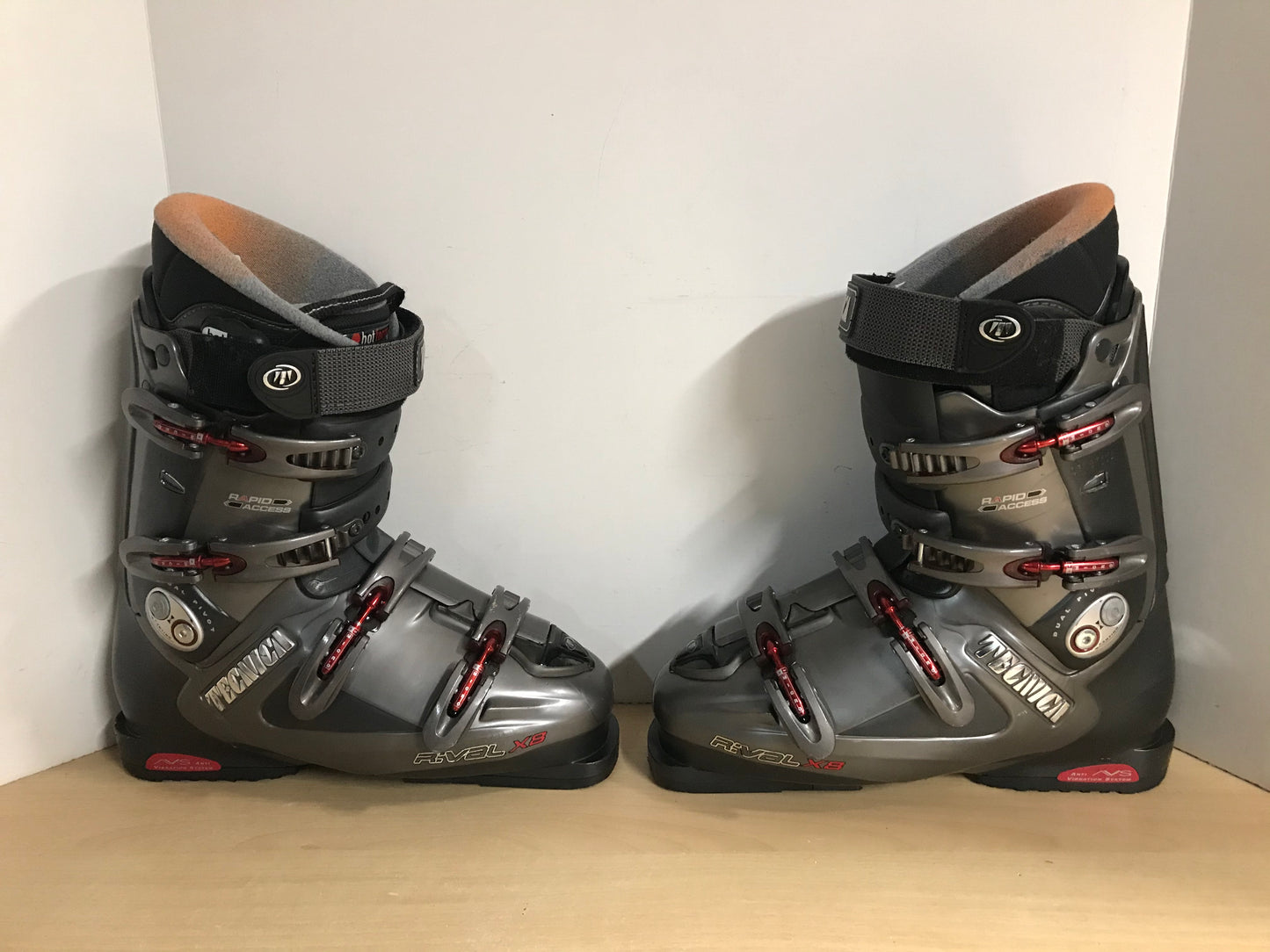 Ski Boots Mondo Size 28.0 Men's Size 10 Technica Black Grey Red Excellent