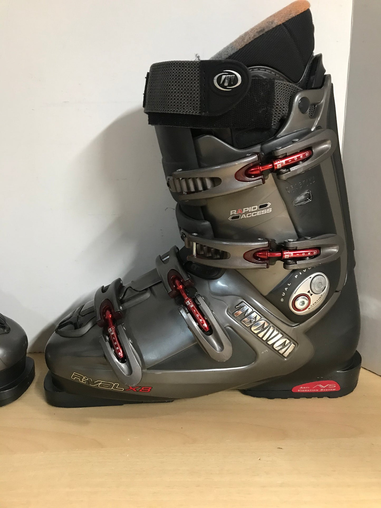 Ski Boots Mondo Size 28.0 Men's Size 10 Technica Black Grey Red Excellent