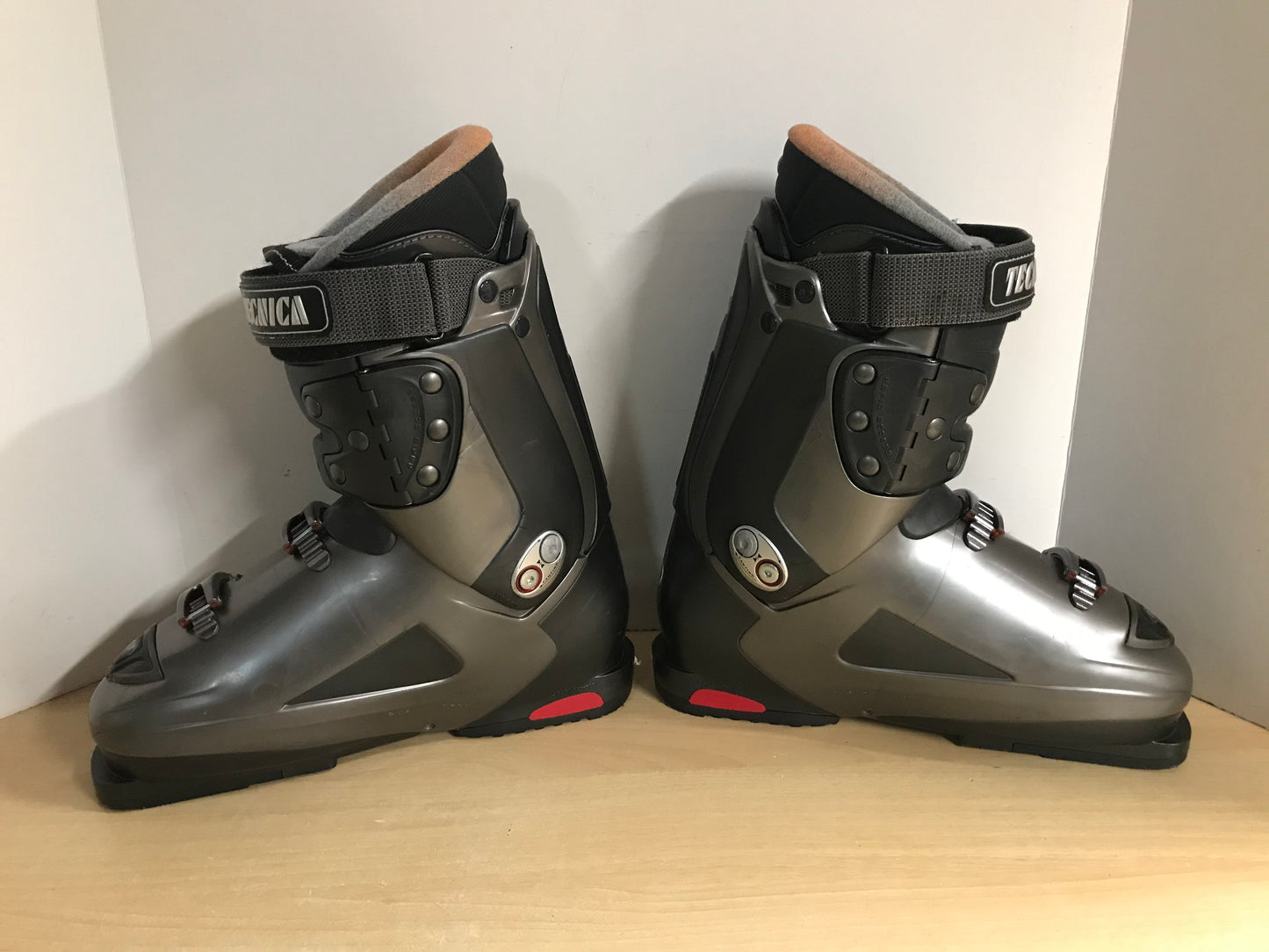 Ski Boots Mondo Size 28.0 Men's Size 10 Technica Black Grey Red Excellent