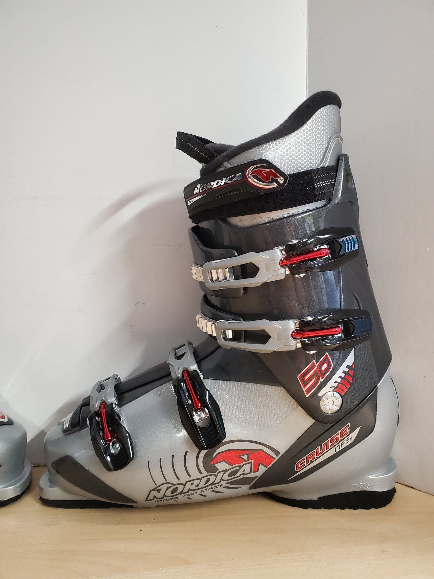 Ski Boots Mondo Size 29.5  Men's Size 11.5 335 mm Nordica Cruise Grey Black Red New Demo Model