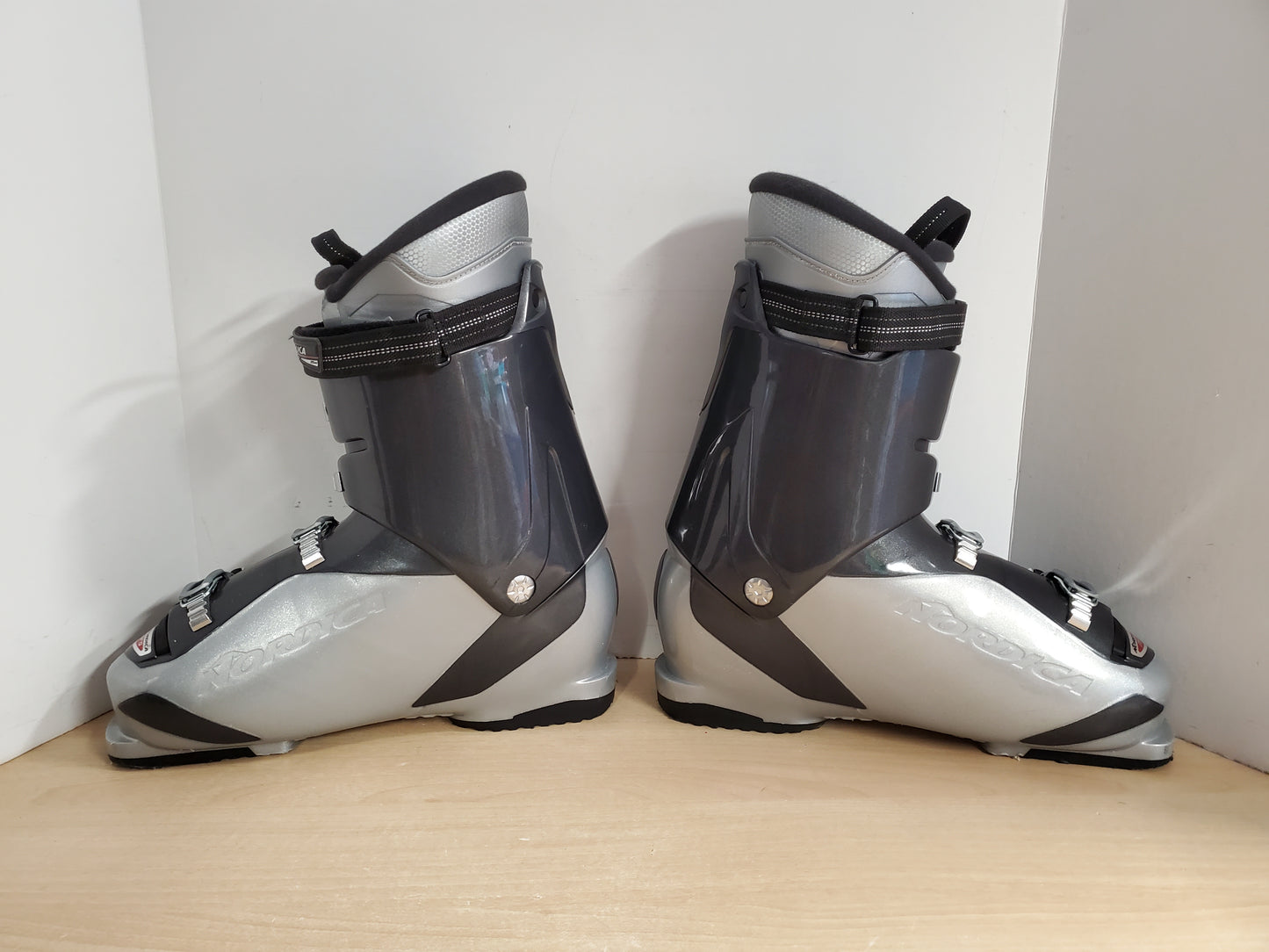 Ski Boots Mondo Size 29.5  Men's Size 11.5 335 mm Nordica Cruise Grey Black Red New Demo Model
