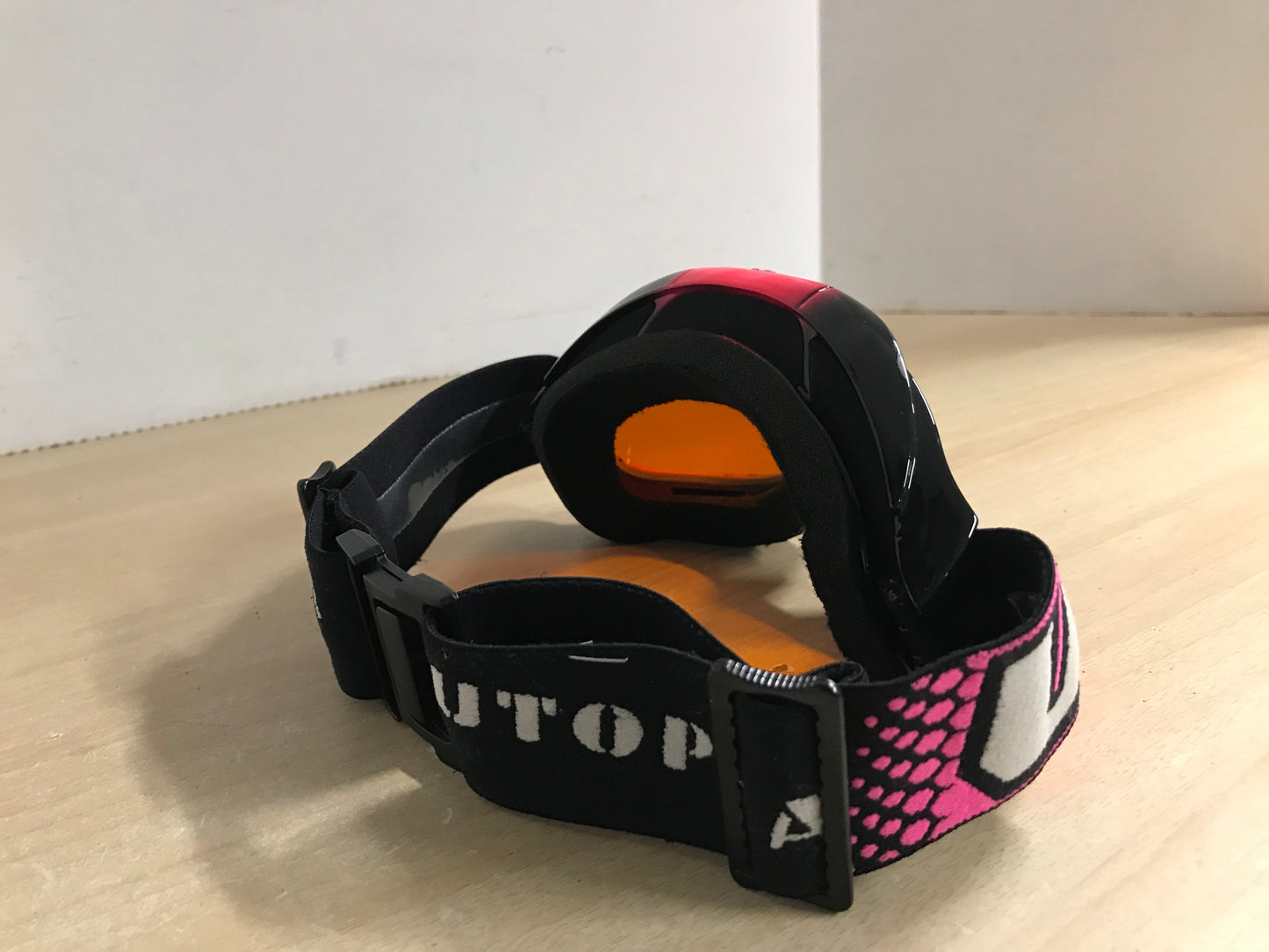 Ski Goggle Adult Size Large Utopia Pink Black Anti Fog Excellent
