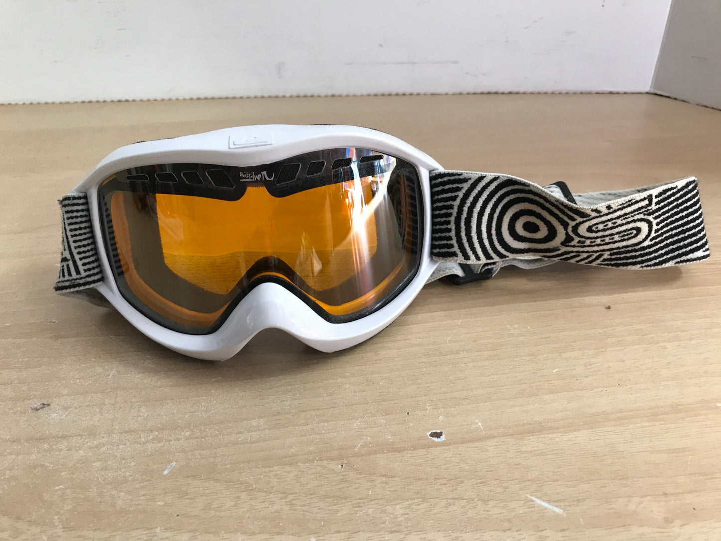 Ski Goggles Adult Size Small Quick Silver Orange Lense Black White Excellent