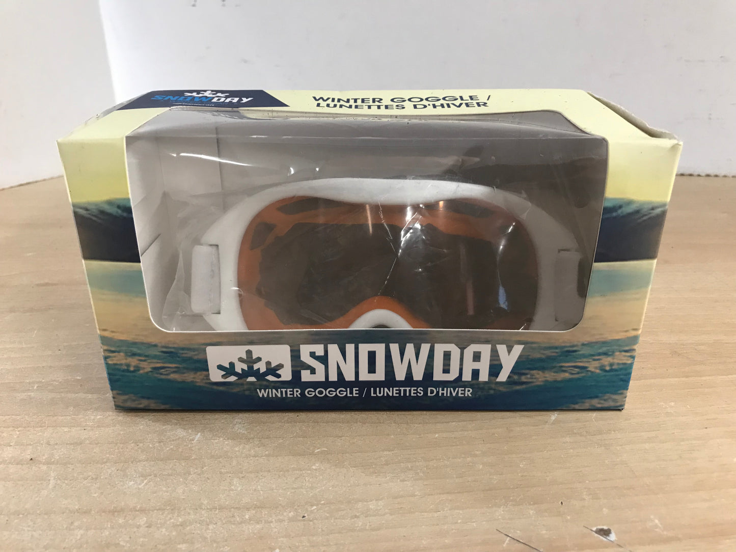 Ski Goggles Child Size  4-6 Snow Day White With Orange Lenses New In Box