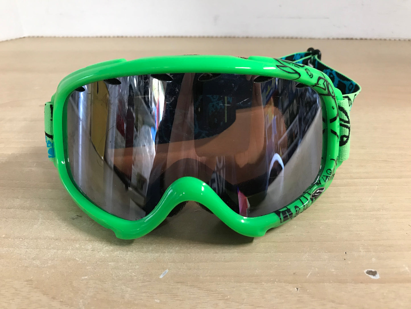 Ski Goggles Child Size 6-9 Smith Lime Black Orange Lense Excellent