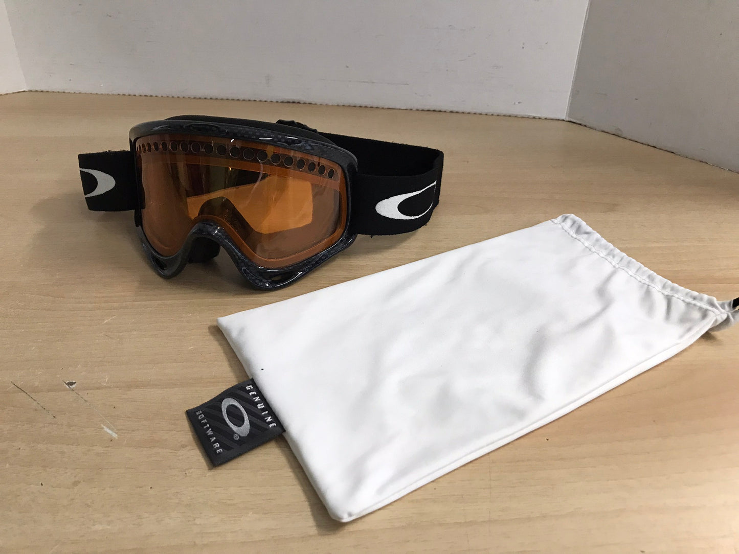 Ski Goggles Men's Size Medium Oakley Grey Black With Orange Lenses and Bag As New