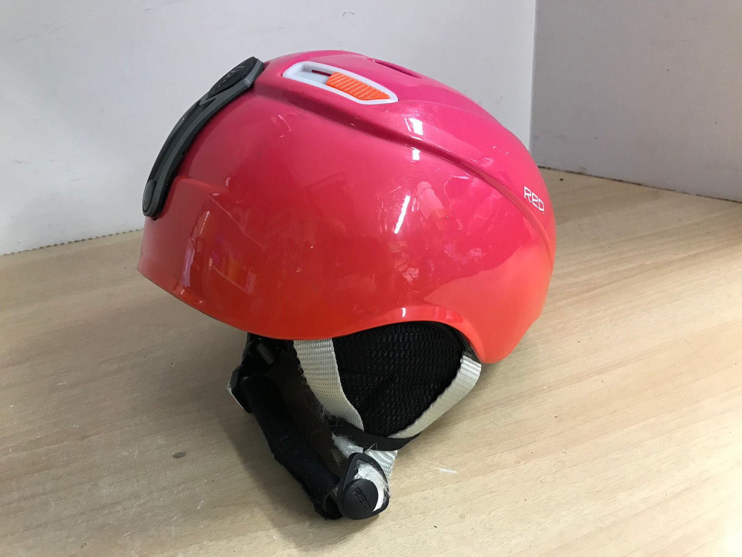 Ski Helmet Child Size 5-7  SST RED Fushia Red Mix  Excellent