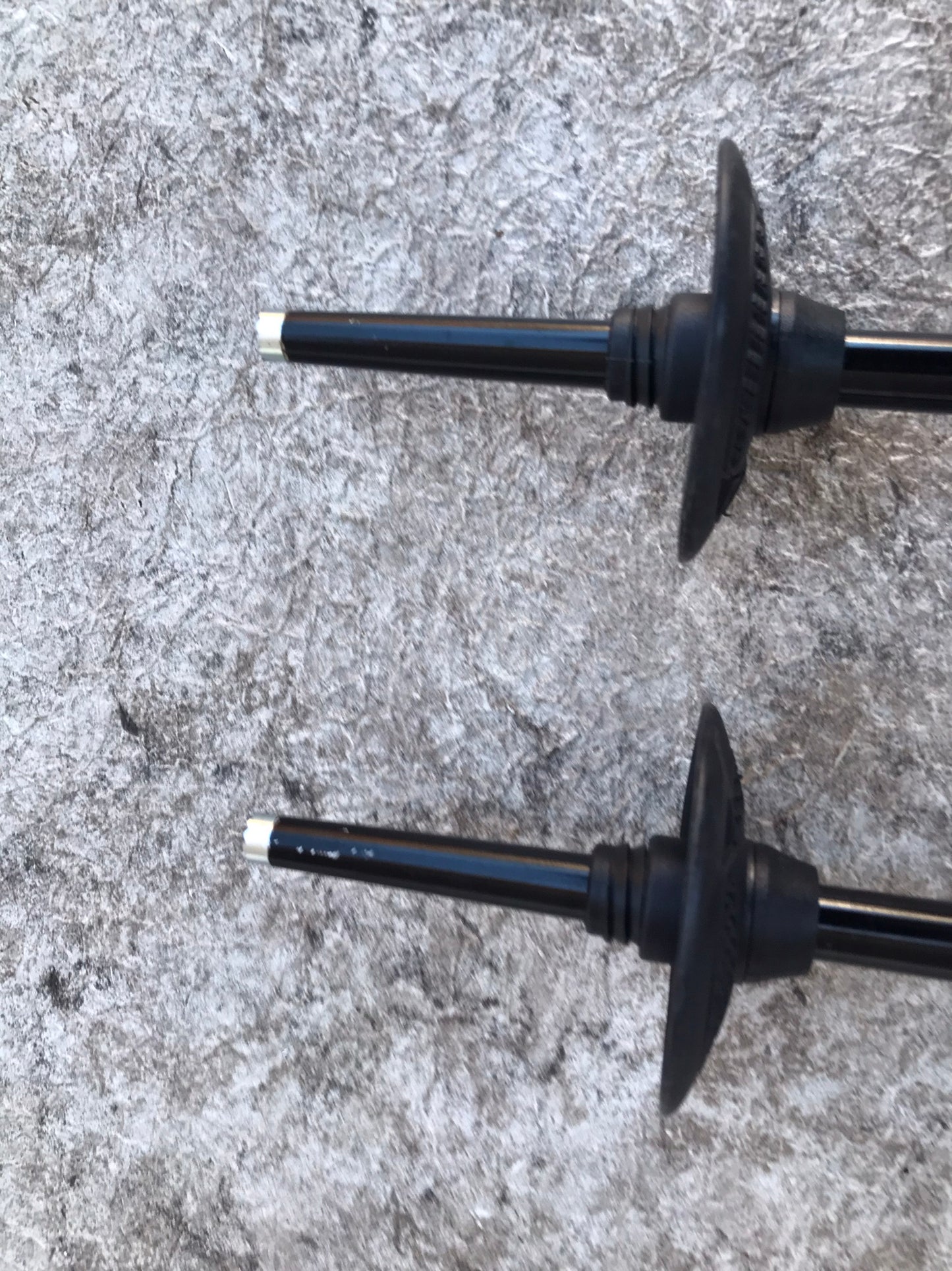 Ski Poles Adult Size 42 inch 105 cm Salomon Arctic Lady Rubber Handles Excellent