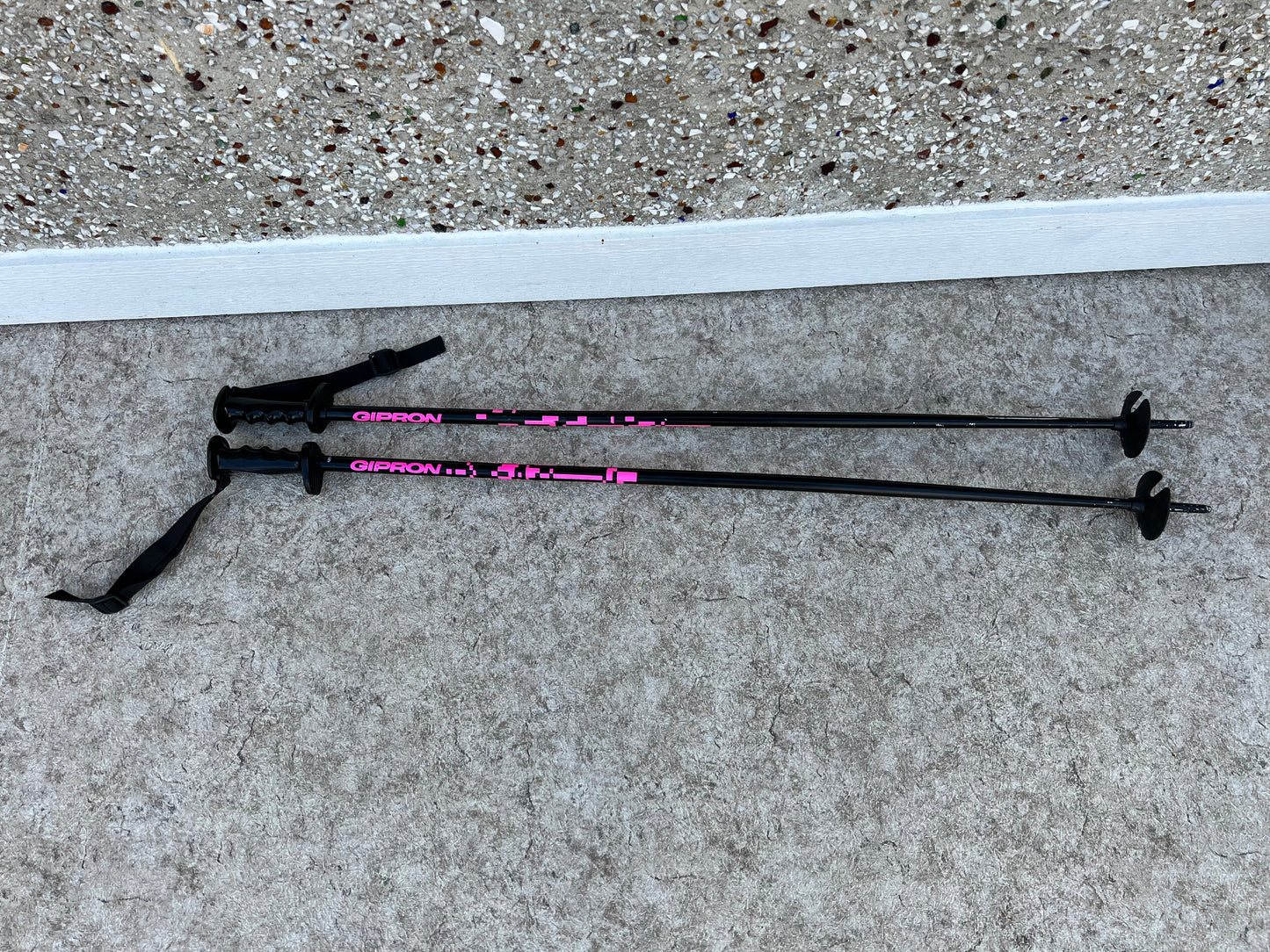 Ski Poles Adult Size 45 inch 115 cm Gipron Black Pink Excellent