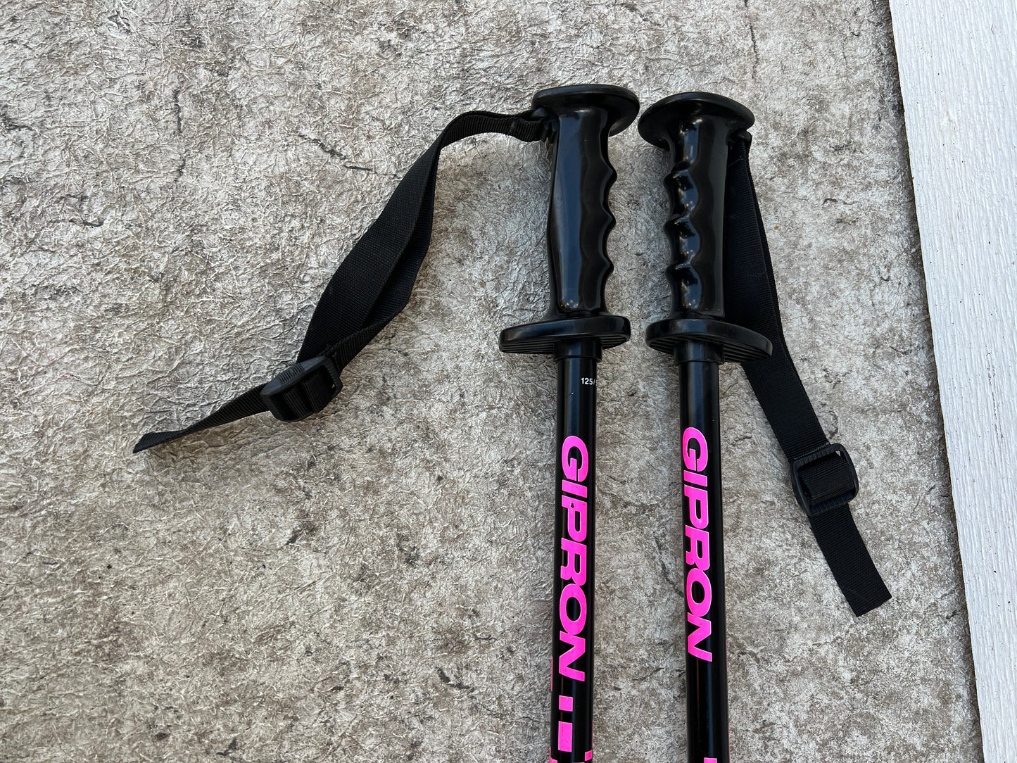 Ski Poles Adult Size 45 inch 115 cm Gipron Black Pink Excellent