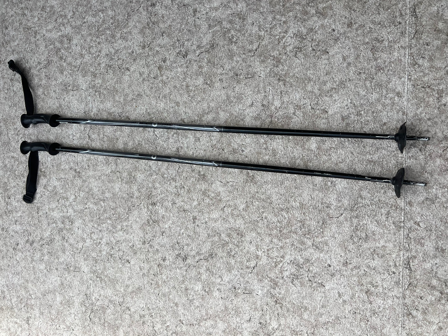 Ski Poles Adult Size 48 inch 110 cm Rossignol Black Silver