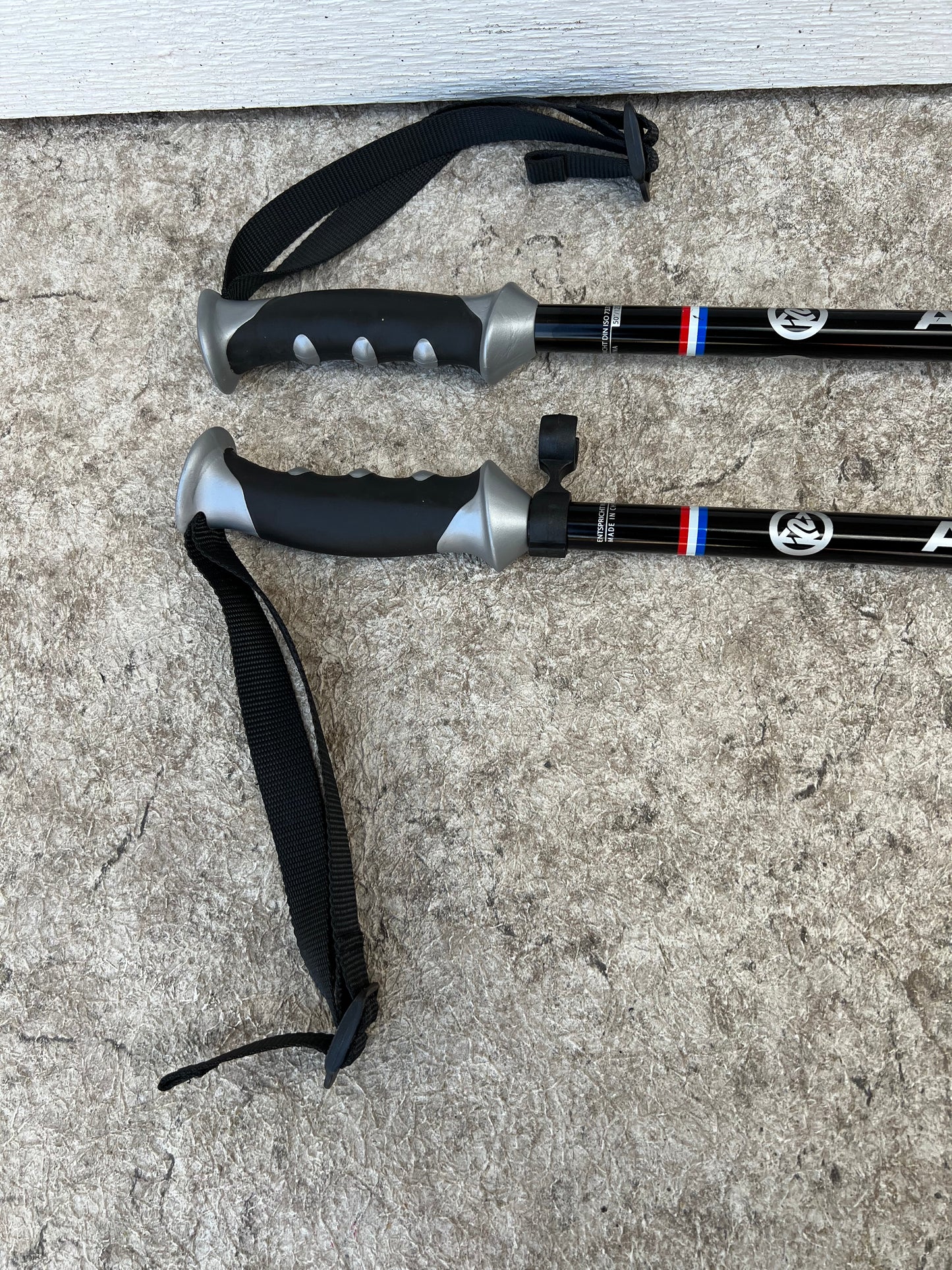 Ski Poles Adult Size 50 inch 125 cm K-2 Automatic Black Rubber Handles Excellent