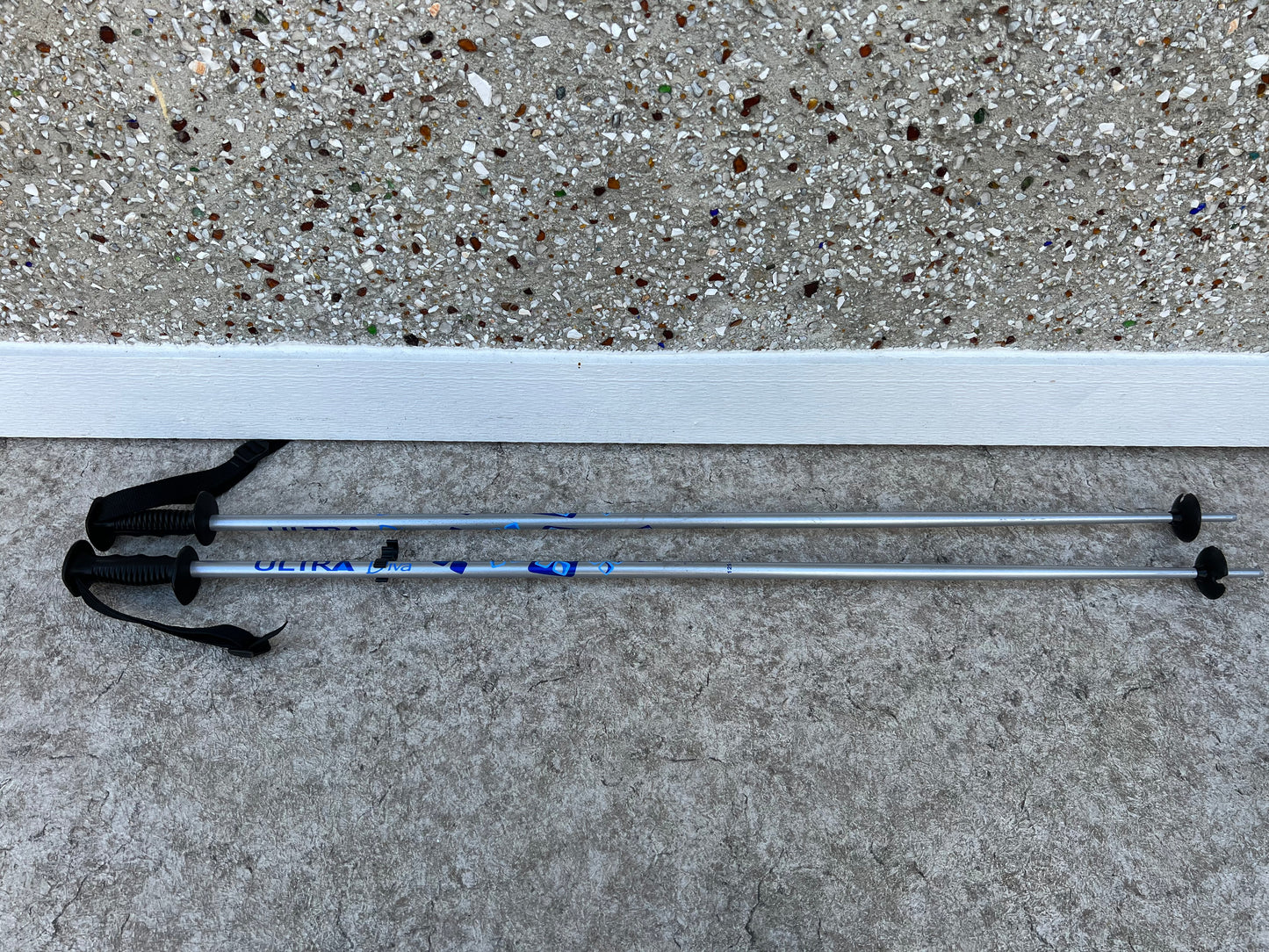 Ski Poles Adult Size 50 inch 125 cm Ultra Diva Silver Bullet Silver Blue Excellent