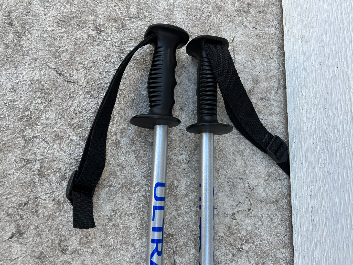 Ski Poles Adult Size 50 inch 125 cm Ultra Diva Silver Bullet Silver Blue Excellent