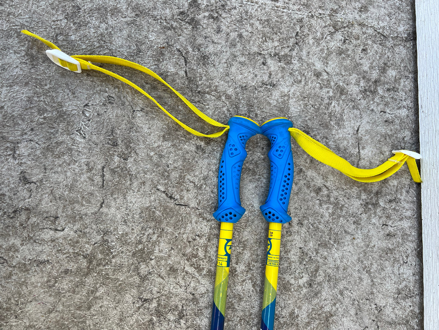 Ski Poles Child Size 37 inch 94 cm Rossignol Yellow Blue Rubber Grip Handles Excellent