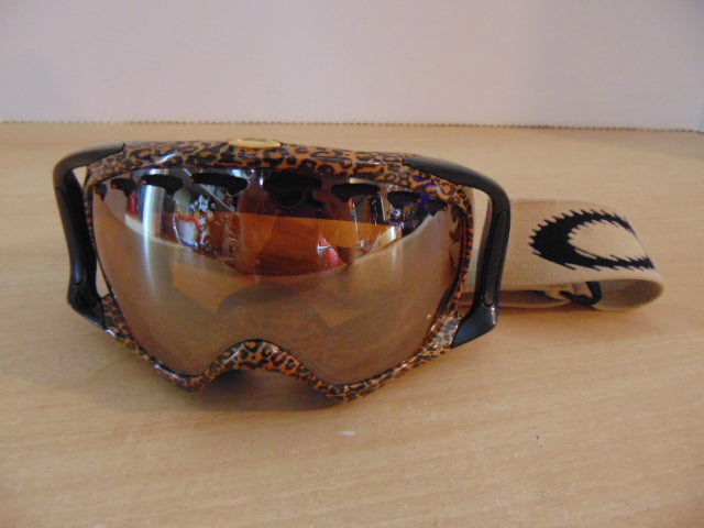 Ski Goggles Adult Size Oakley Leapard Tan Fantastic Quality