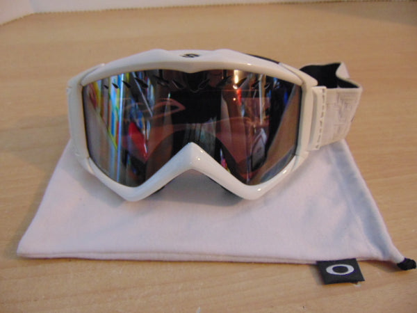 Ski Goggles Adult Size Smith White Black With Fuse Lense and White Bag