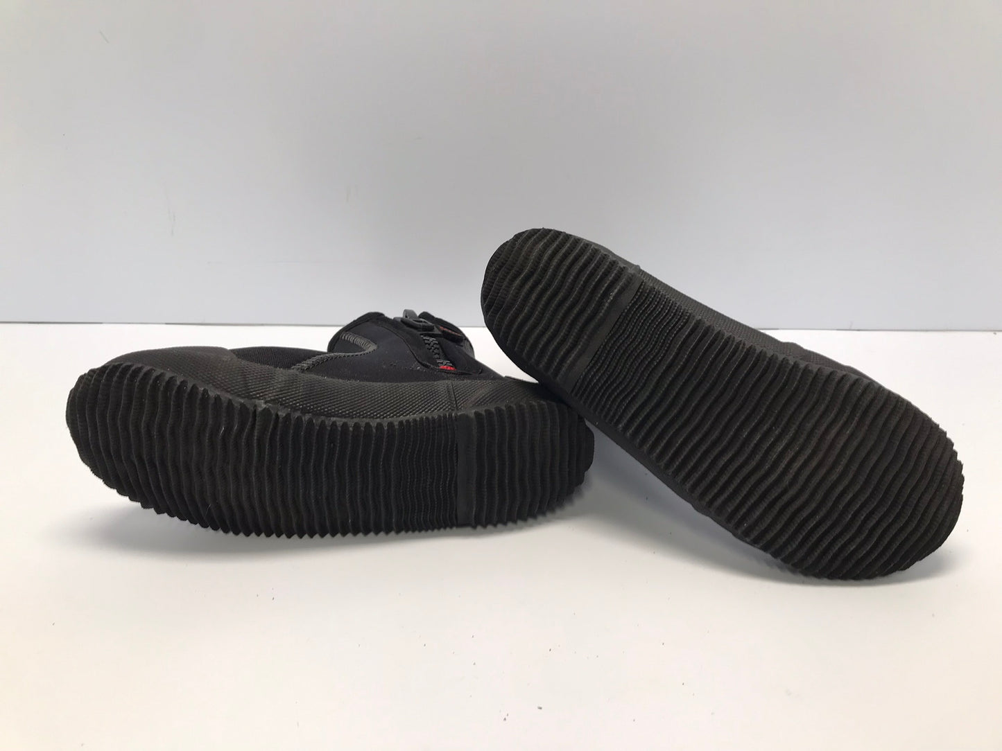 Snorkel Booties Ladies Size 6  Aqua Lung 6.5 mm Neoprene Black Red As New Paddle Kayak Surf