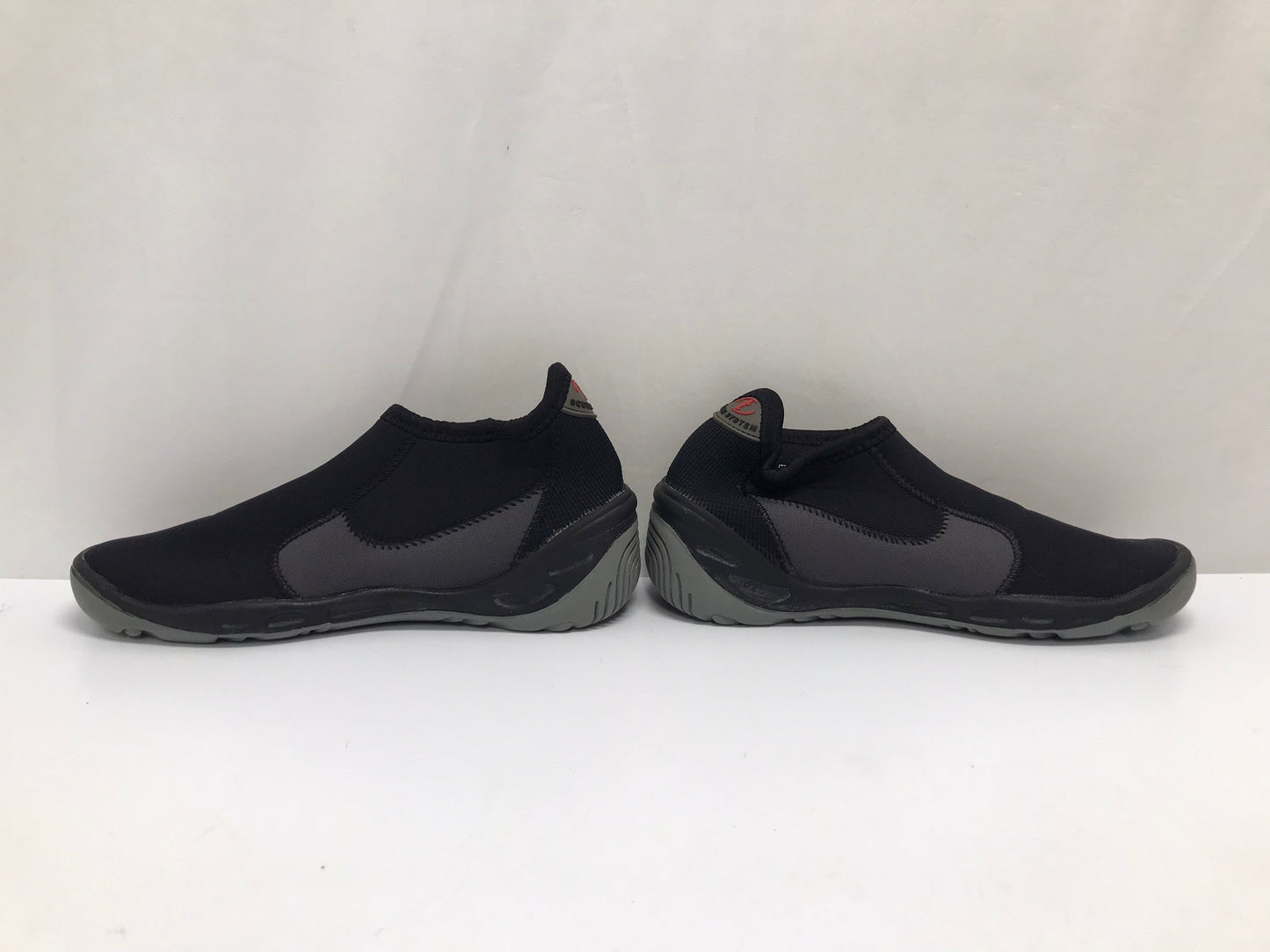 Snorkel Booties Ladies Size 7  2 mm Neoprene Tusa Paddle Kayak Surf Black Grey