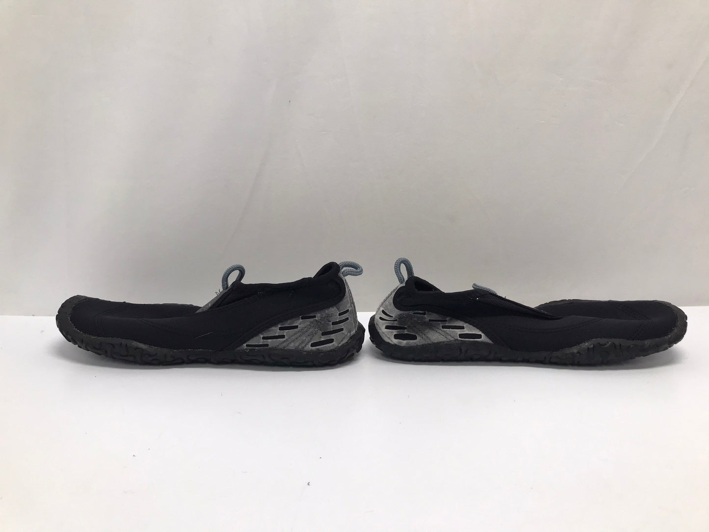 Snorkel Booties Men's Size 8 Ladies Size 9  2 mm Neoprene Deep Sea Paddle Kayak Surf Black Grey