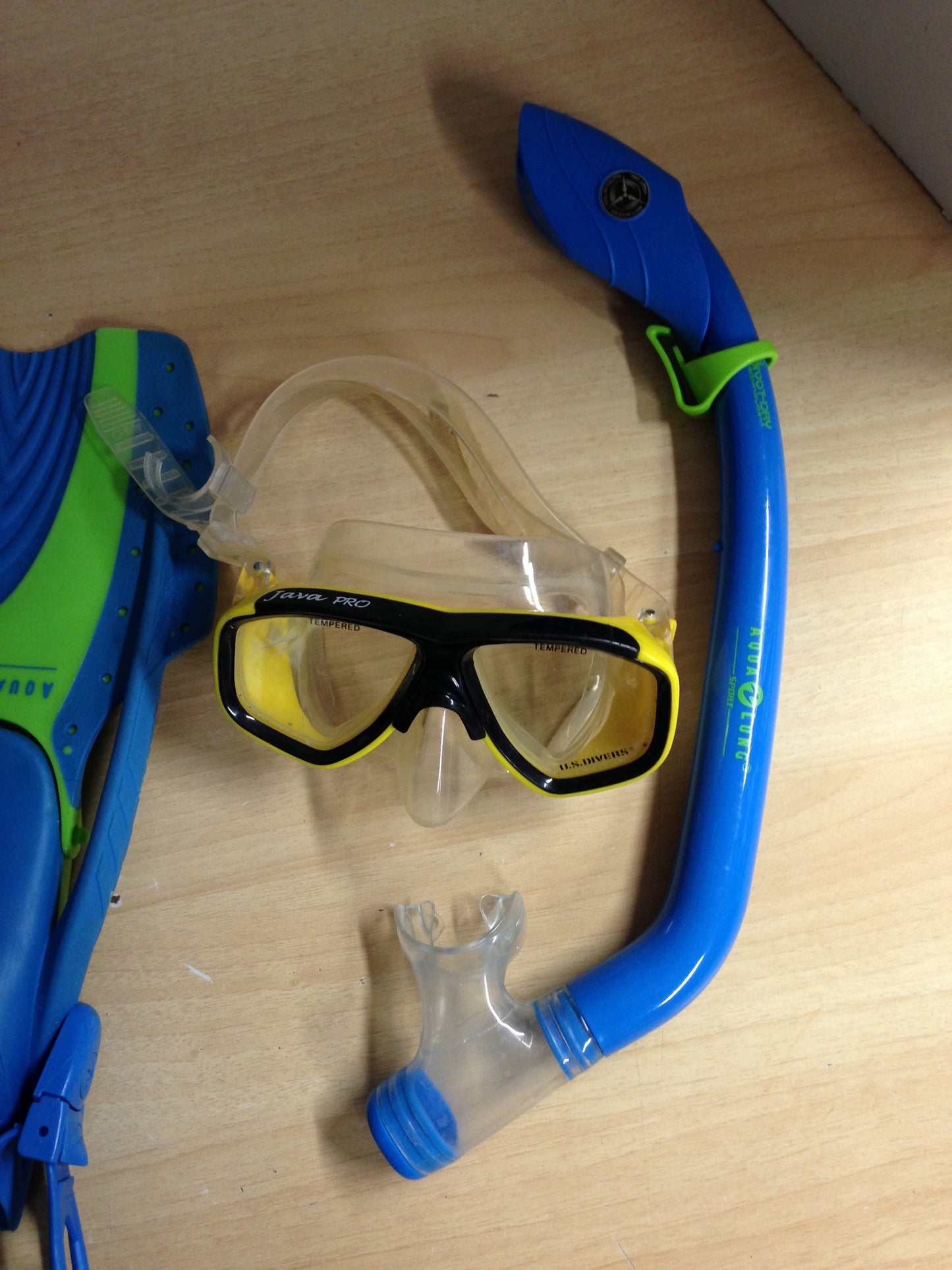 Snorkel Dive Fins Child Shoe Size 1-3 Aqua Lung Blue Lime Some Wear