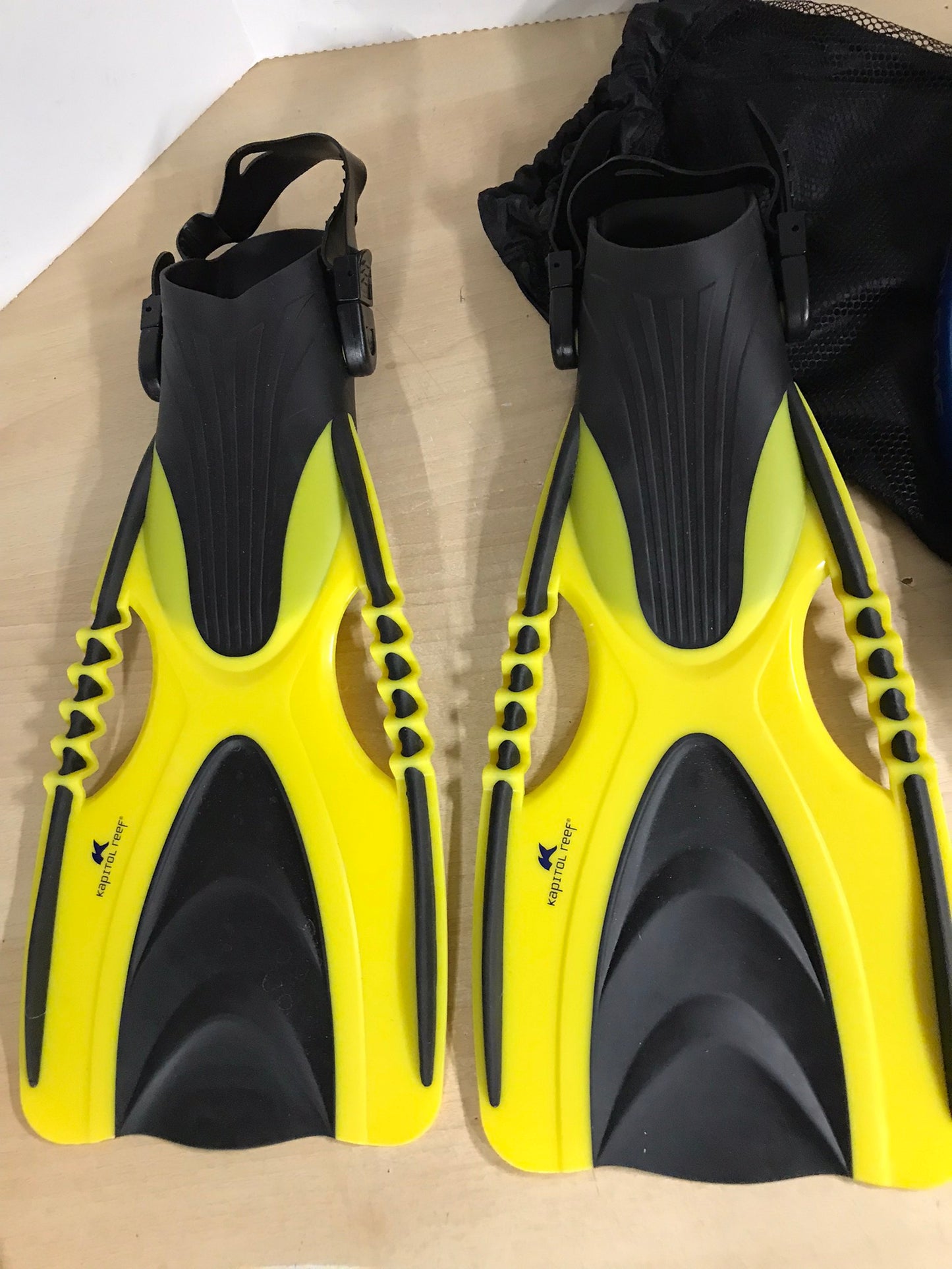 Snorkel Dive Fins Men's Shoe Size 4.5-8.5 Ladies 4.5-9 Reef Black Yellow Excellent