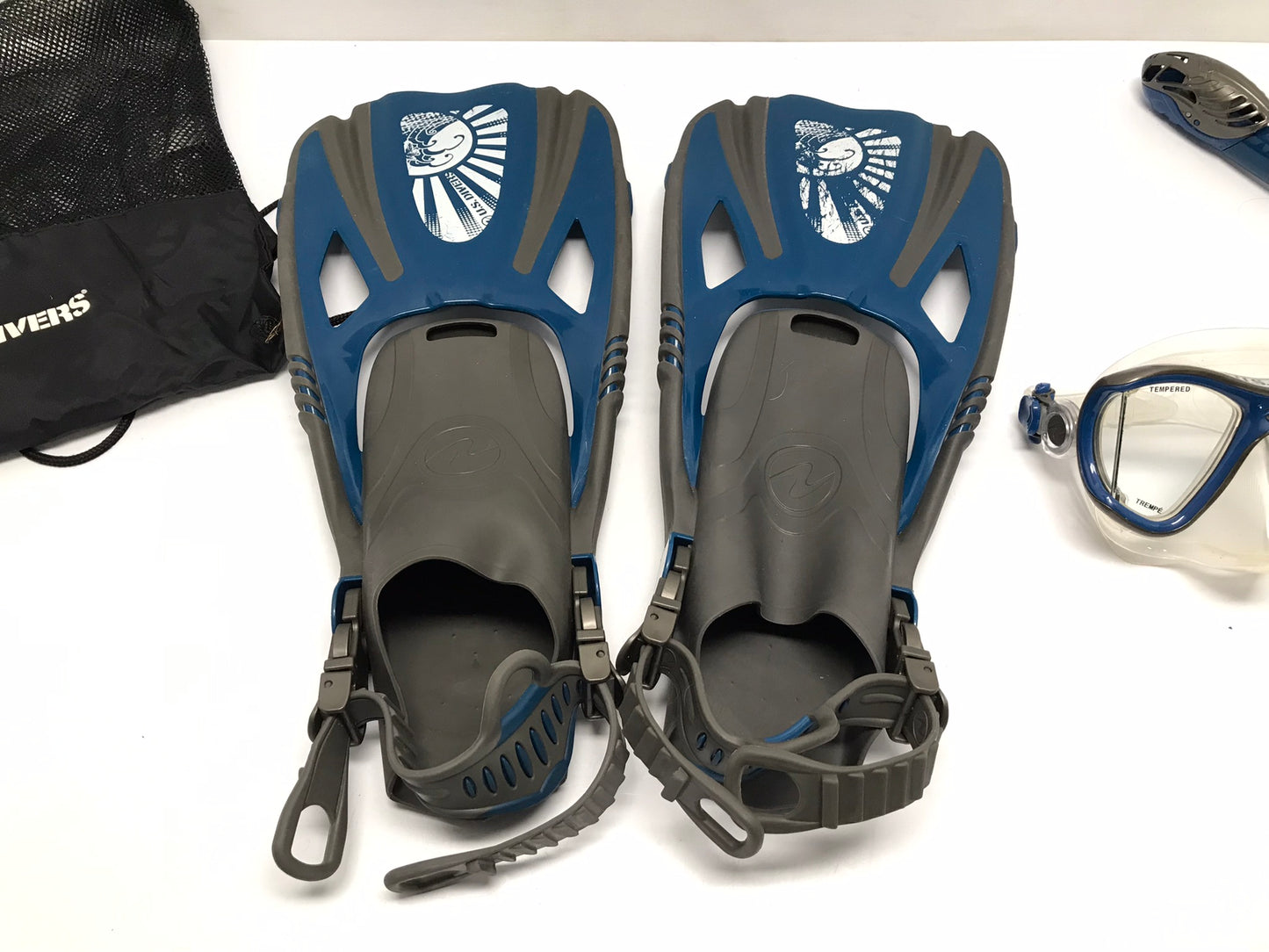 Snorkel Dive Fins  Men's Shoe Size 4.5-8.5 Ladies Size 5.5 -9.5 US Divers Denim Blue Black