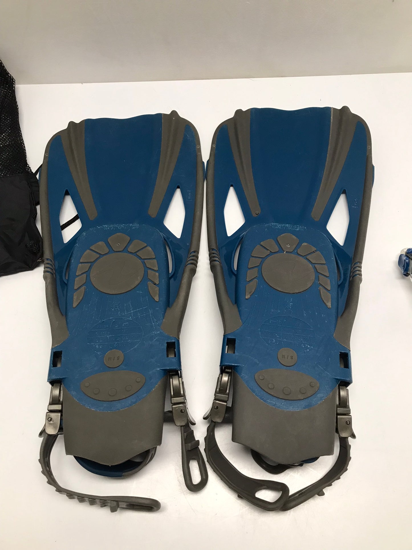 Snorkel Dive Fins  Men's Shoe Size 4.5-8.5 Ladies Size 5.5 -9.5 US Divers Denim Blue Black