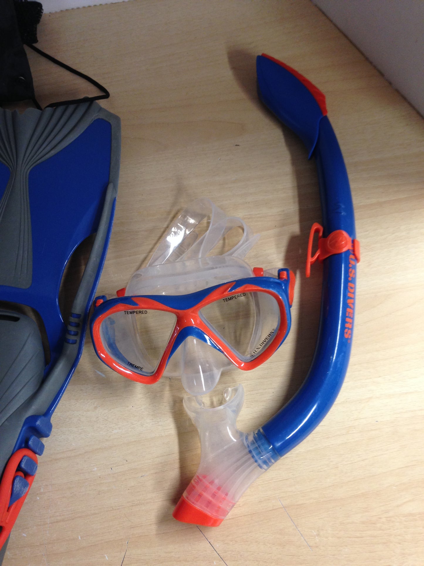 Snorkel Dive Fins  Men's Shoe Size 5-8 US Divers Blue Orange Some Wear