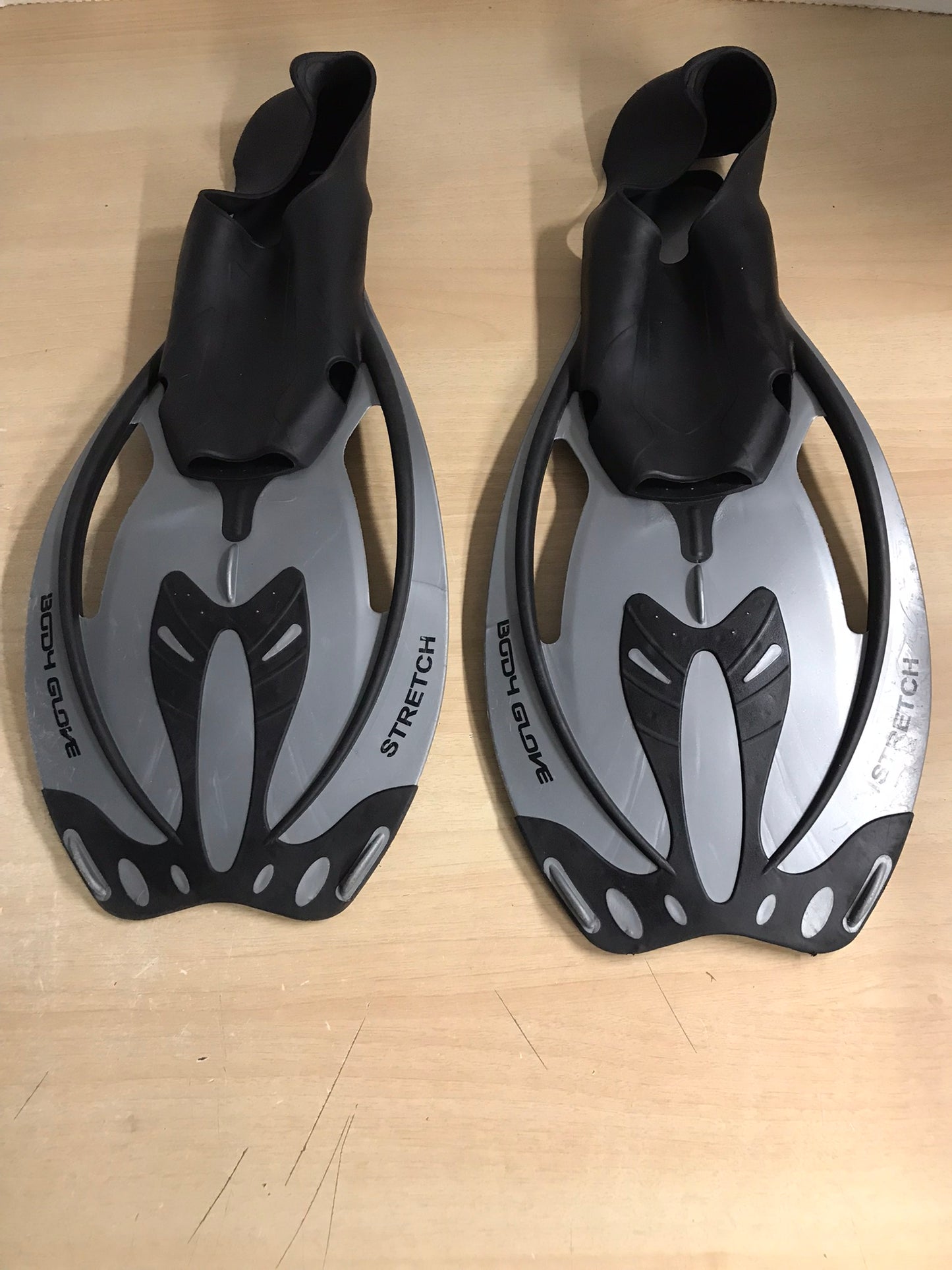Snorkel Dive Fins Men's Shoe Size 8.5-10.5Body Glove Black Grey Some Scratches on Back
