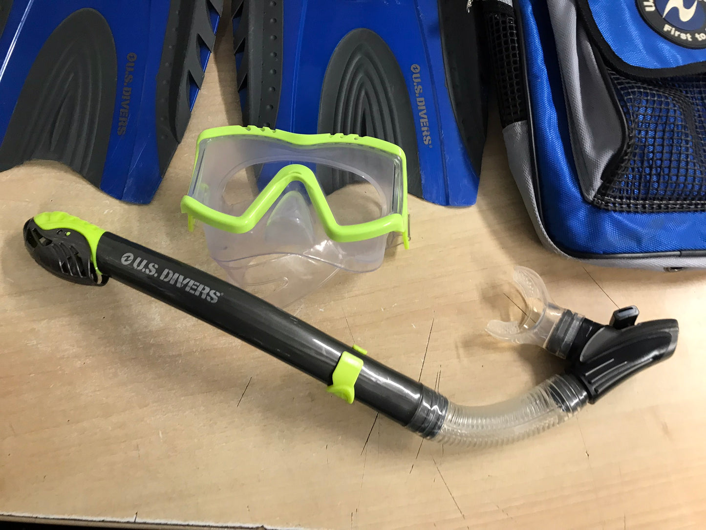 Snorkel Dive Fins Men's Shoe Size 9-13 Ladies 10-14  U.S. Divers Blue Lime Some Scratches on Fin Bottoms