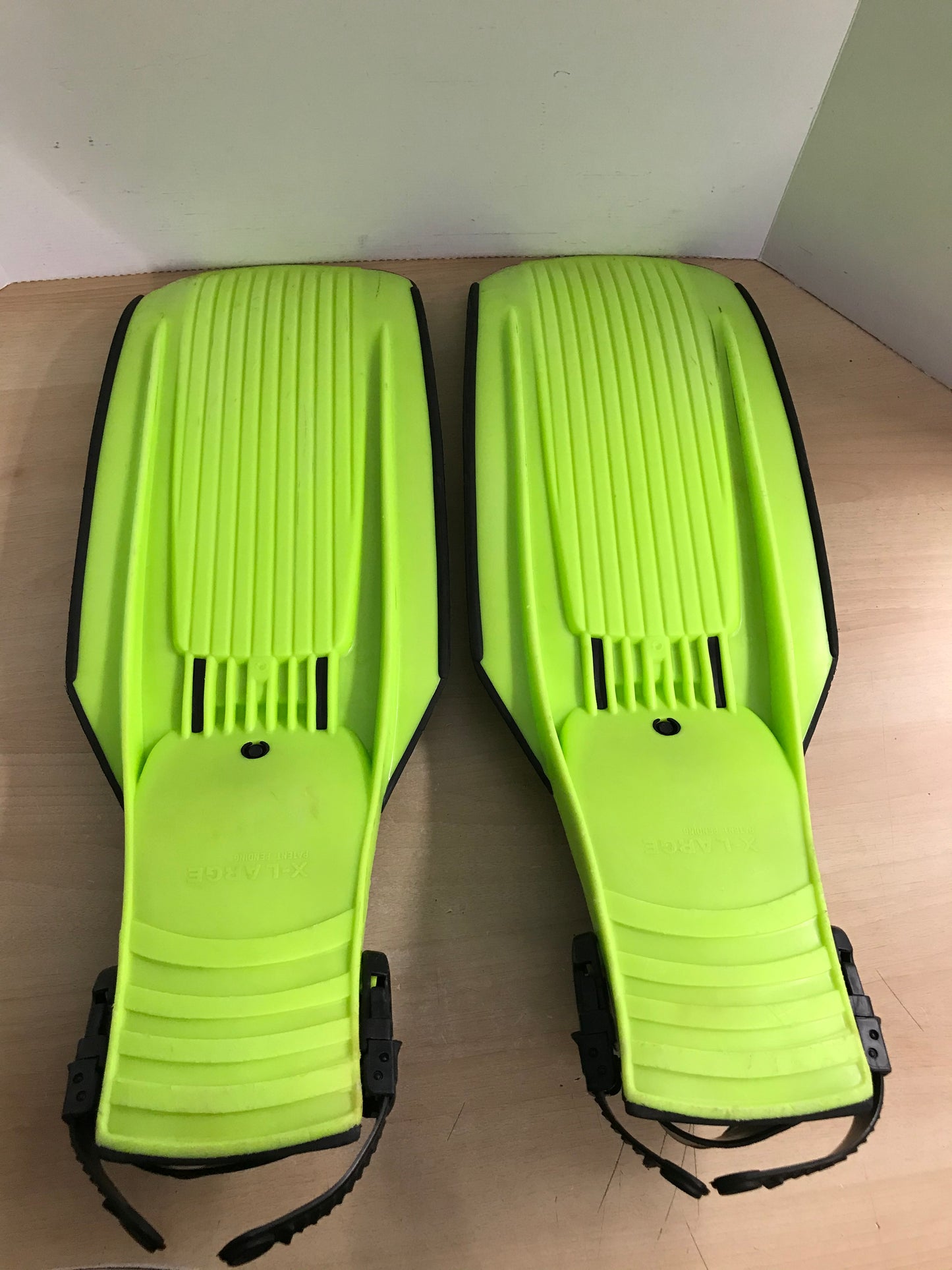 Snorkel Dive Fins Men's Size 11-13 X LARGE Shoe U.S. Divers Blades Black Lime