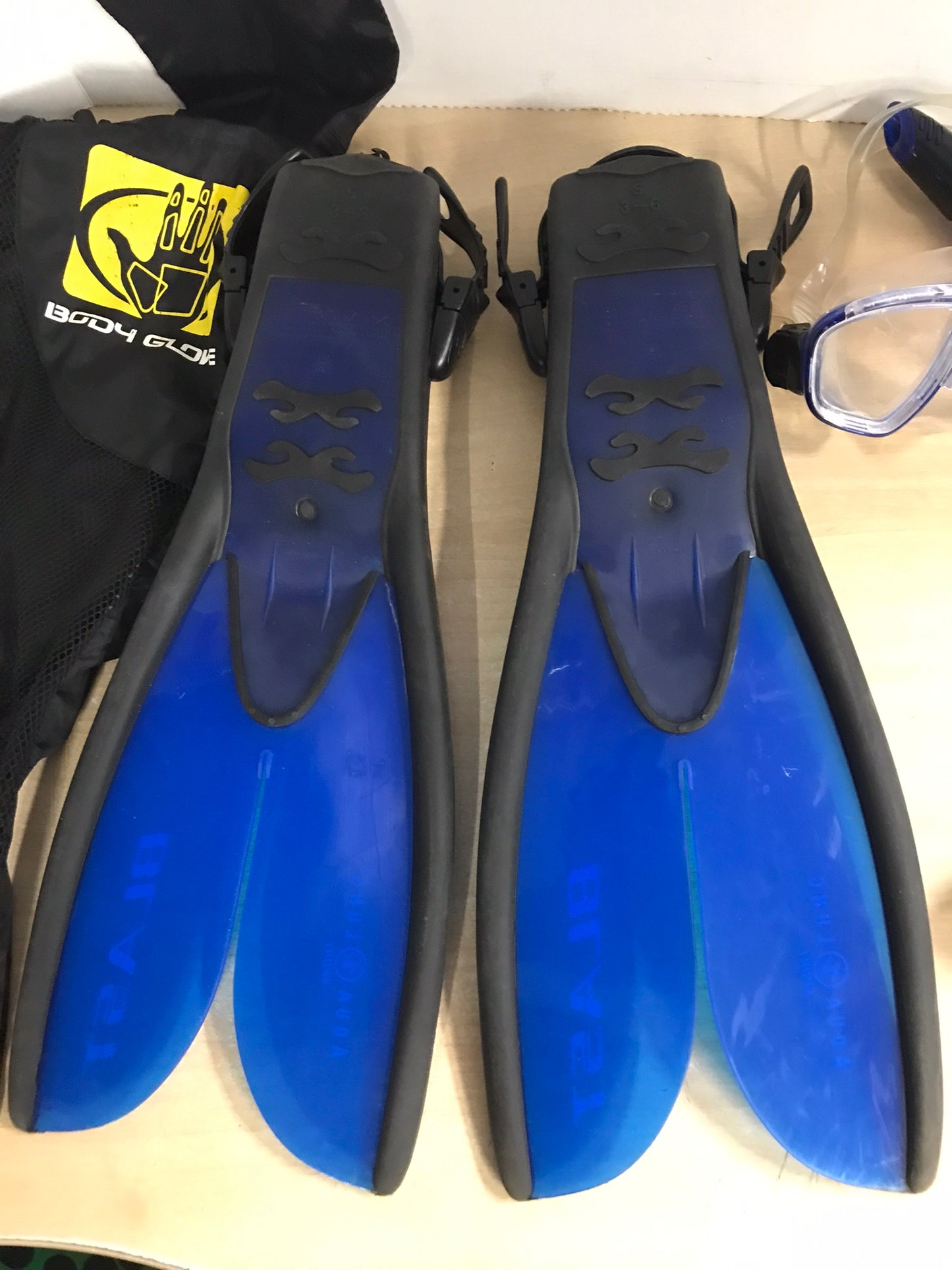 Snorkel Dive Fins Set Child Shoe Size 3-6 Youth Aqua Lung Blue Black With Bag