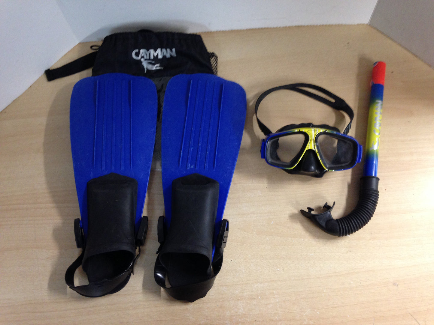 Snorkel Dive Fins Set Child Size 13-1 Shoe Caymen Blue Multi