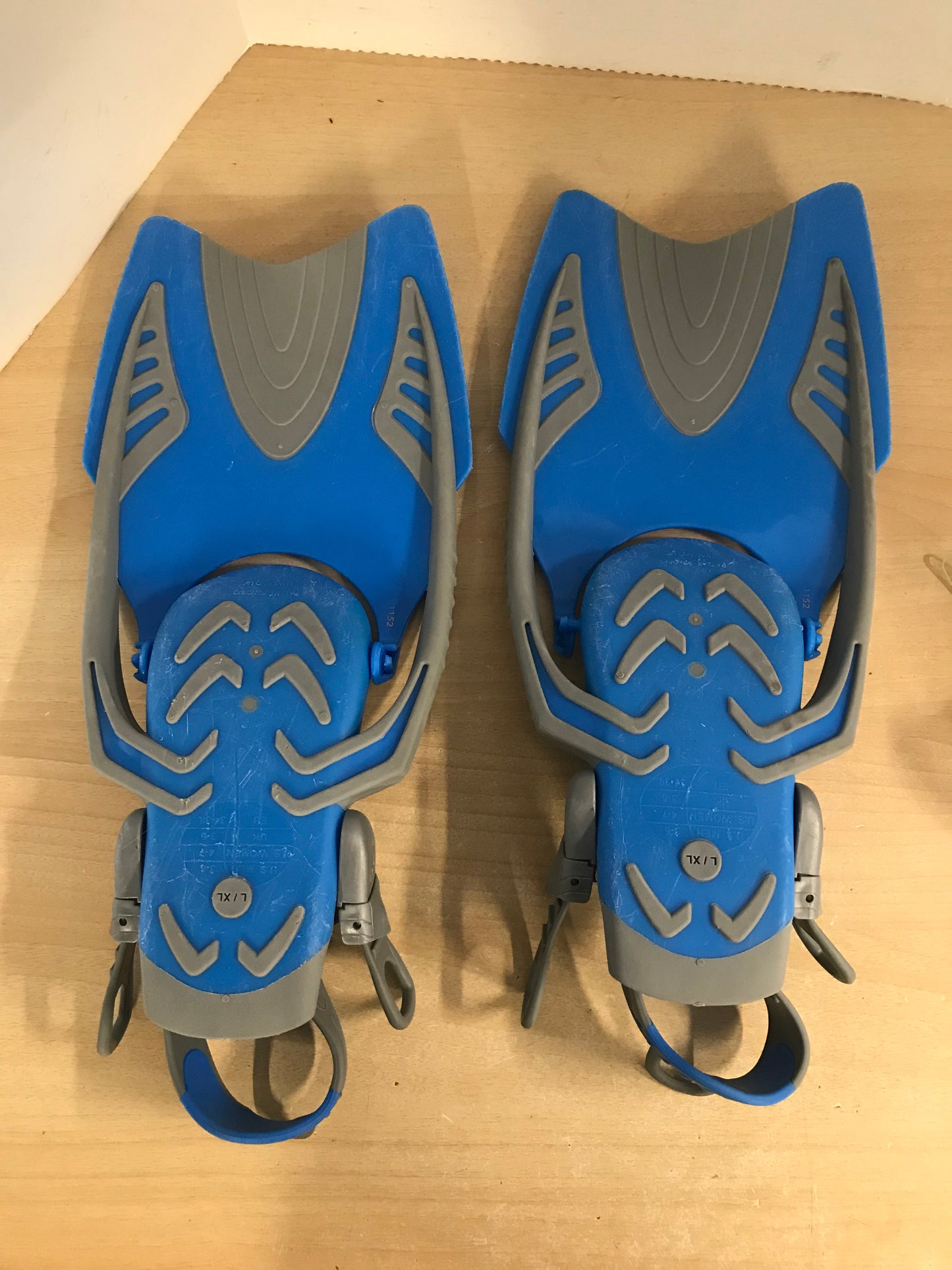 Snorkel Dive Fins Set Child Size 3-6 Shoe Size Youth US Divers Blue Grey As New