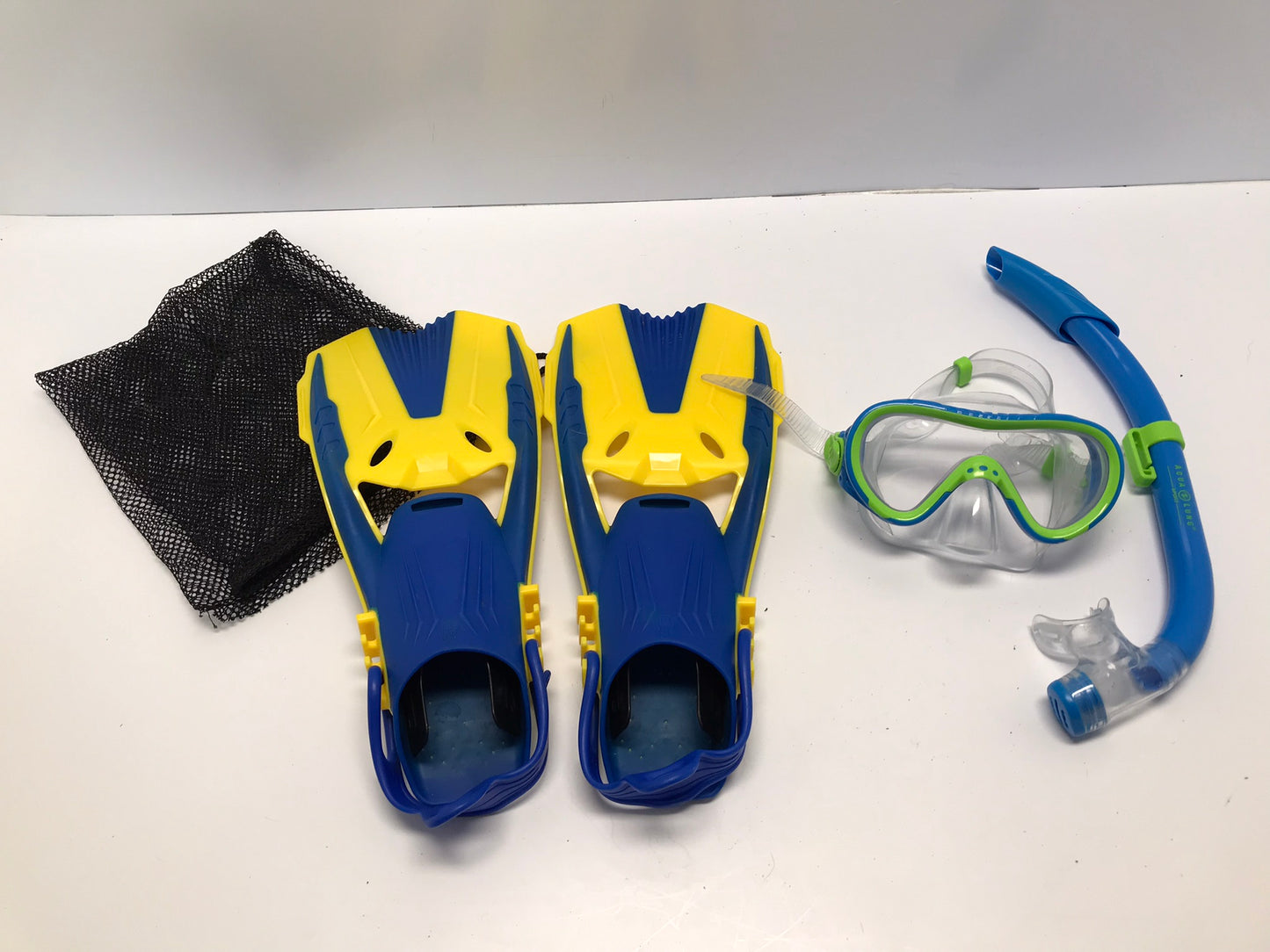 Snorkel Dive Fins Set Child Size 9-13 Shoe Size Aqua Fin Blue Lime