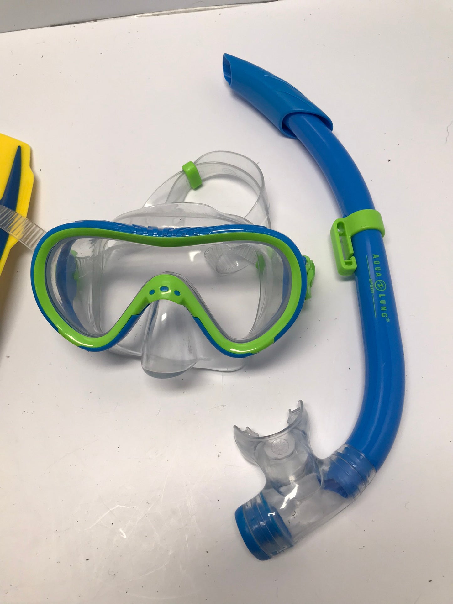 Snorkel Dive Fins Set Child Size 9-13 Shoe Size Aqua Fin Blue Lime