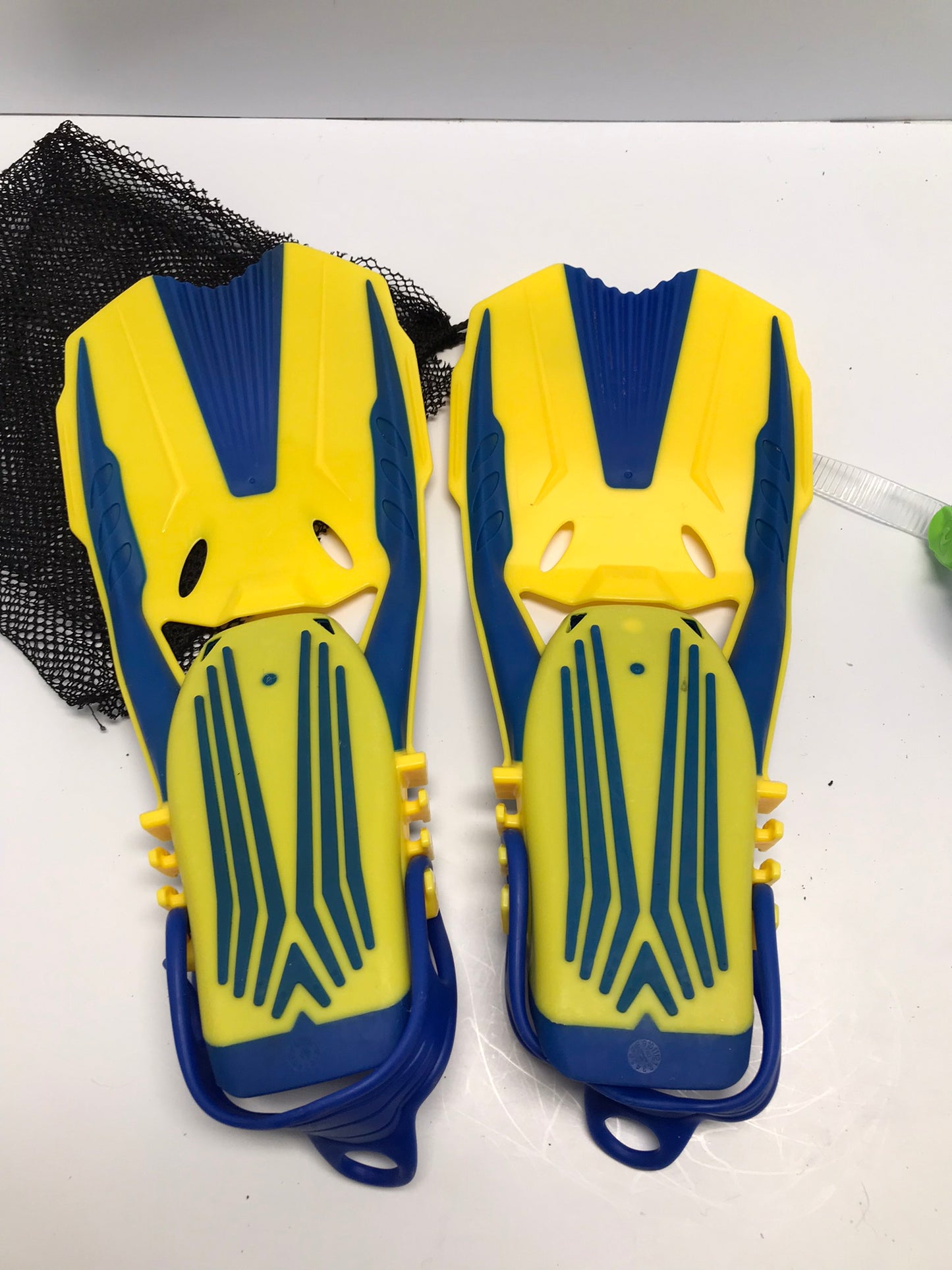 Snorkel Dive Fins Set Child Size 9-13 Shoe Size Aqua Fin Blue Lime