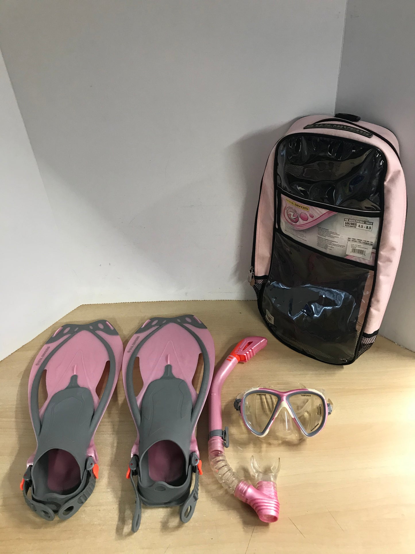 Snorkel Dive Fins Set Ladies Shoe Size 4.5-8.5 US Divers Pink Grey New Demo Model Excellent
