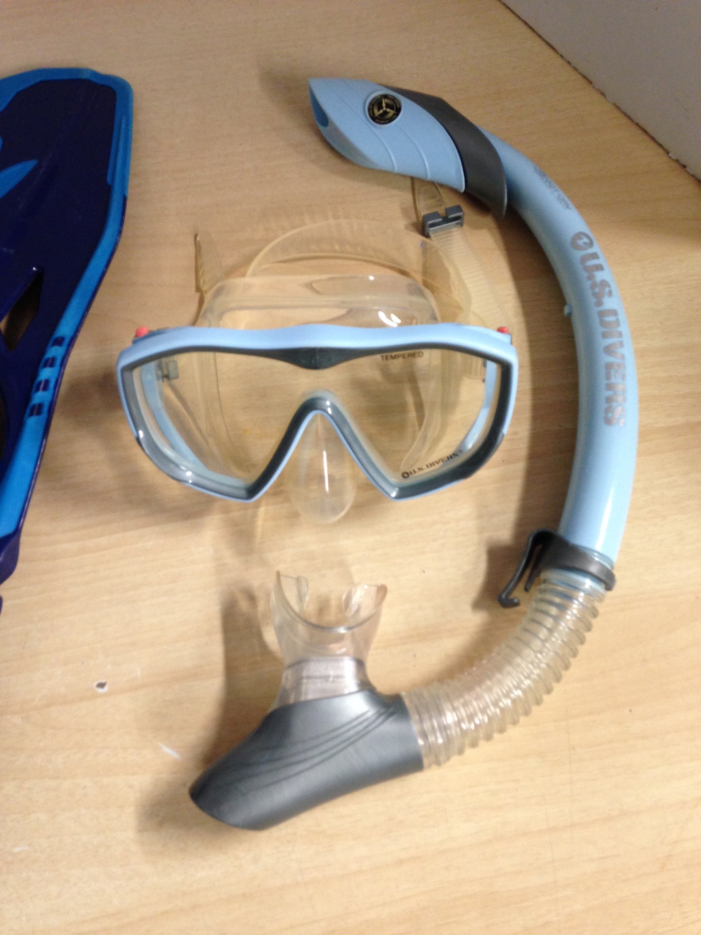 Snorkel Dive Fins Set Ladies Shoe Size 5-8 US Divers Blue