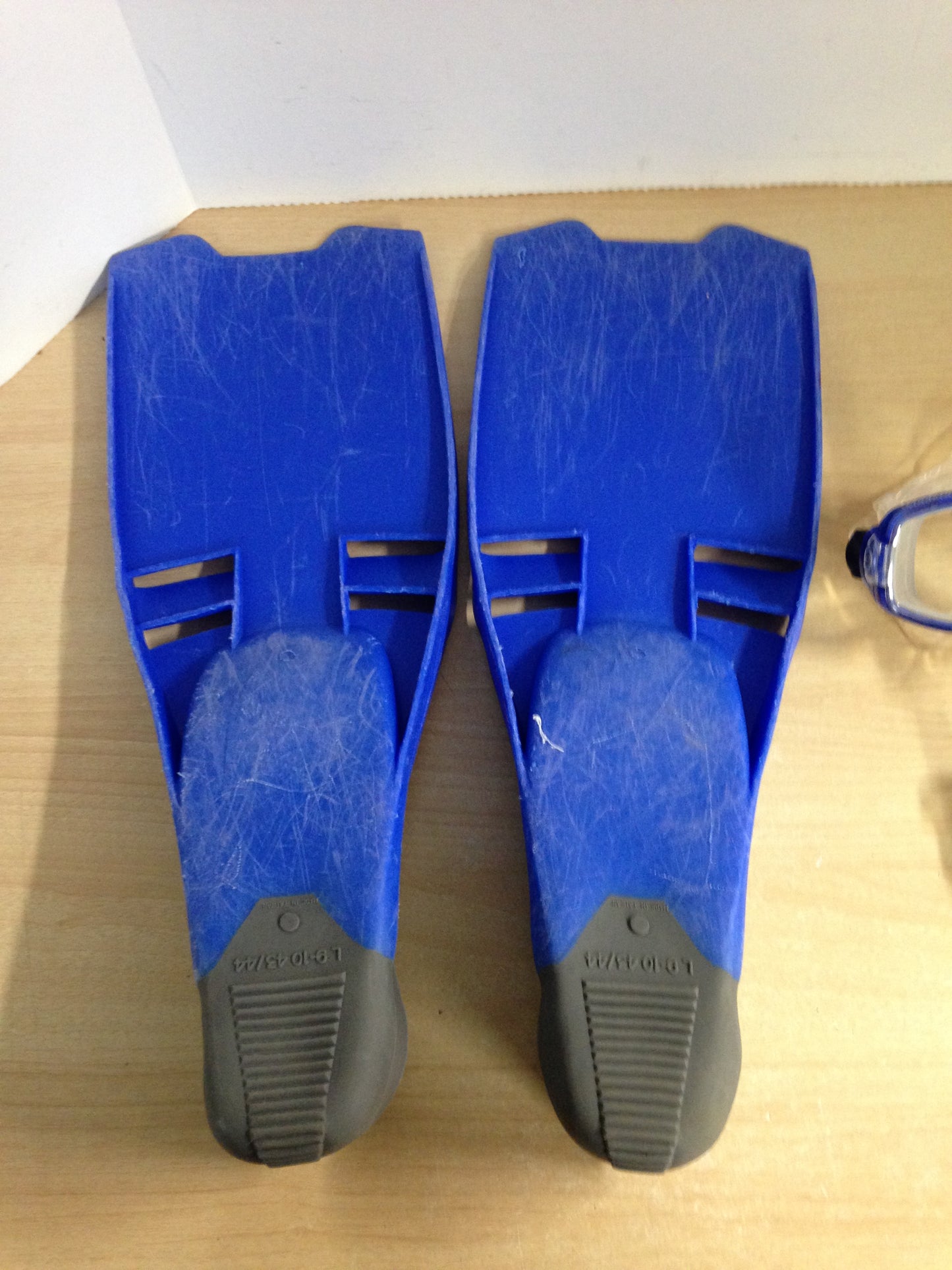 Snorkel Dive Fins Set Ladies Size 9-10 Shoe Dive Gear and Others Grey Blue