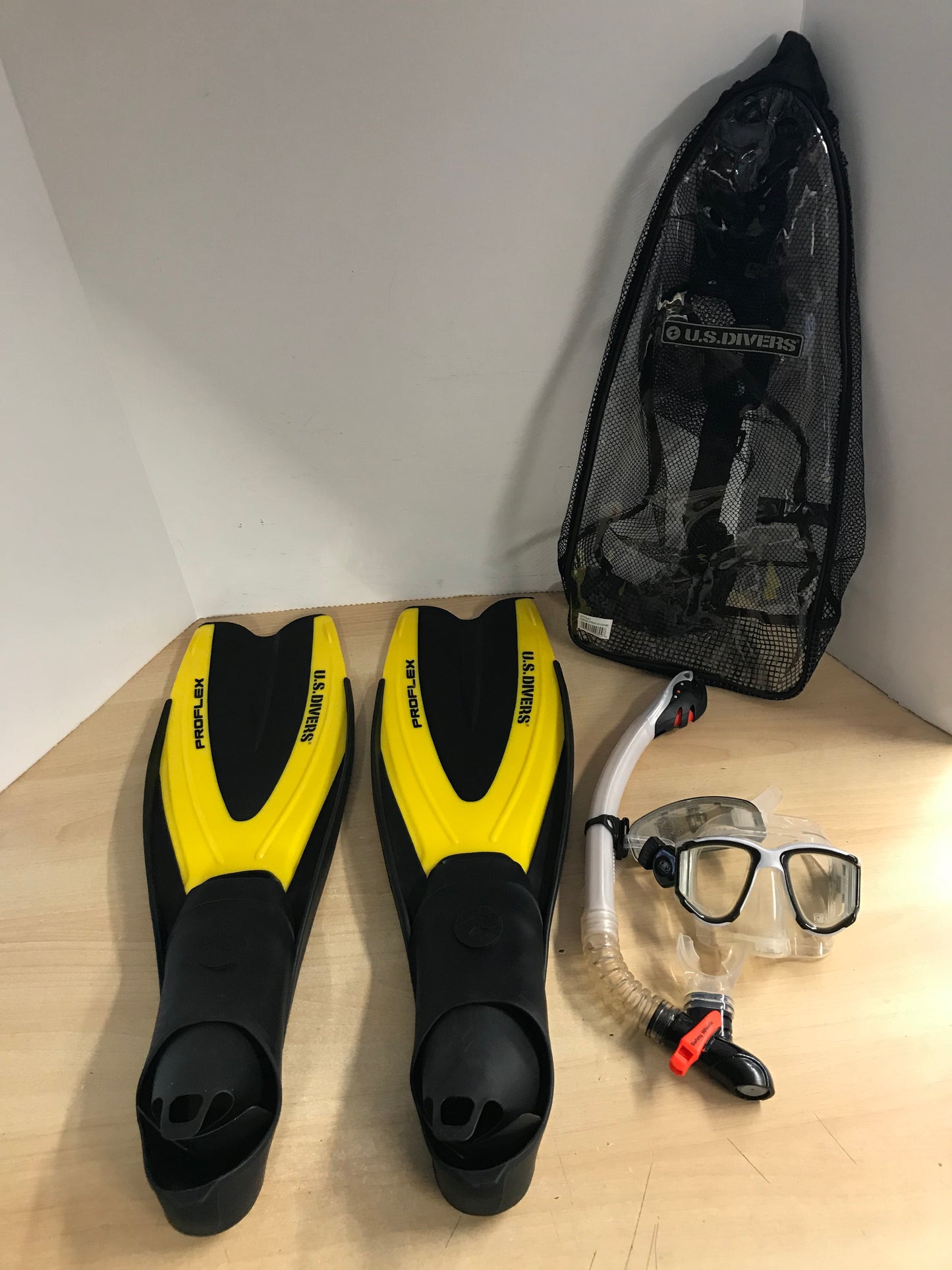 Snorkel Dive Fins Set Men's Shoe Size 11-12 US Divers Pro Flex Yellow Black Grey Excellent As New
