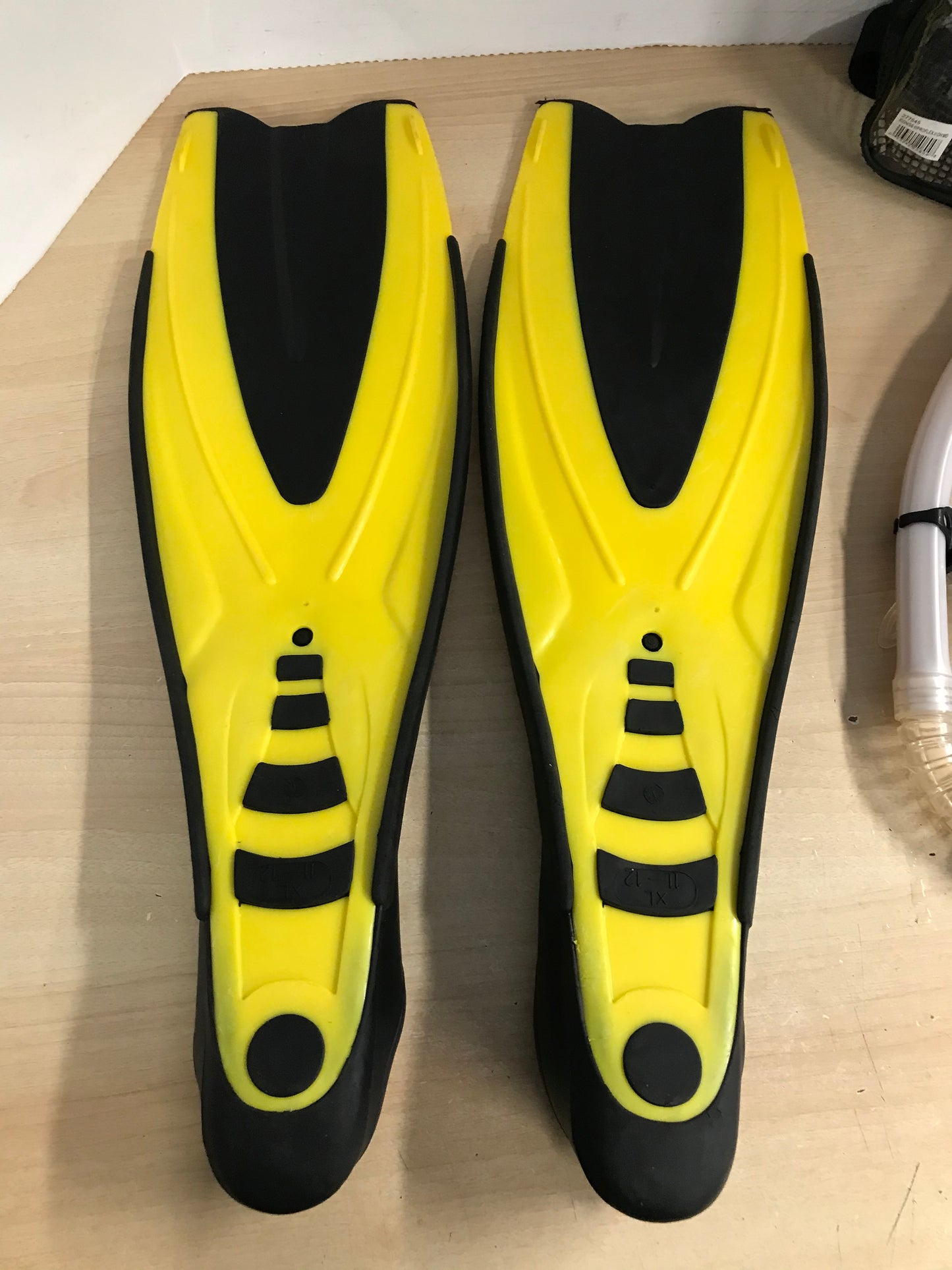 Snorkel Dive Fins Set Men's Shoe Size 11-12 US Divers Pro Flex Yellow Black Grey Excellent As New