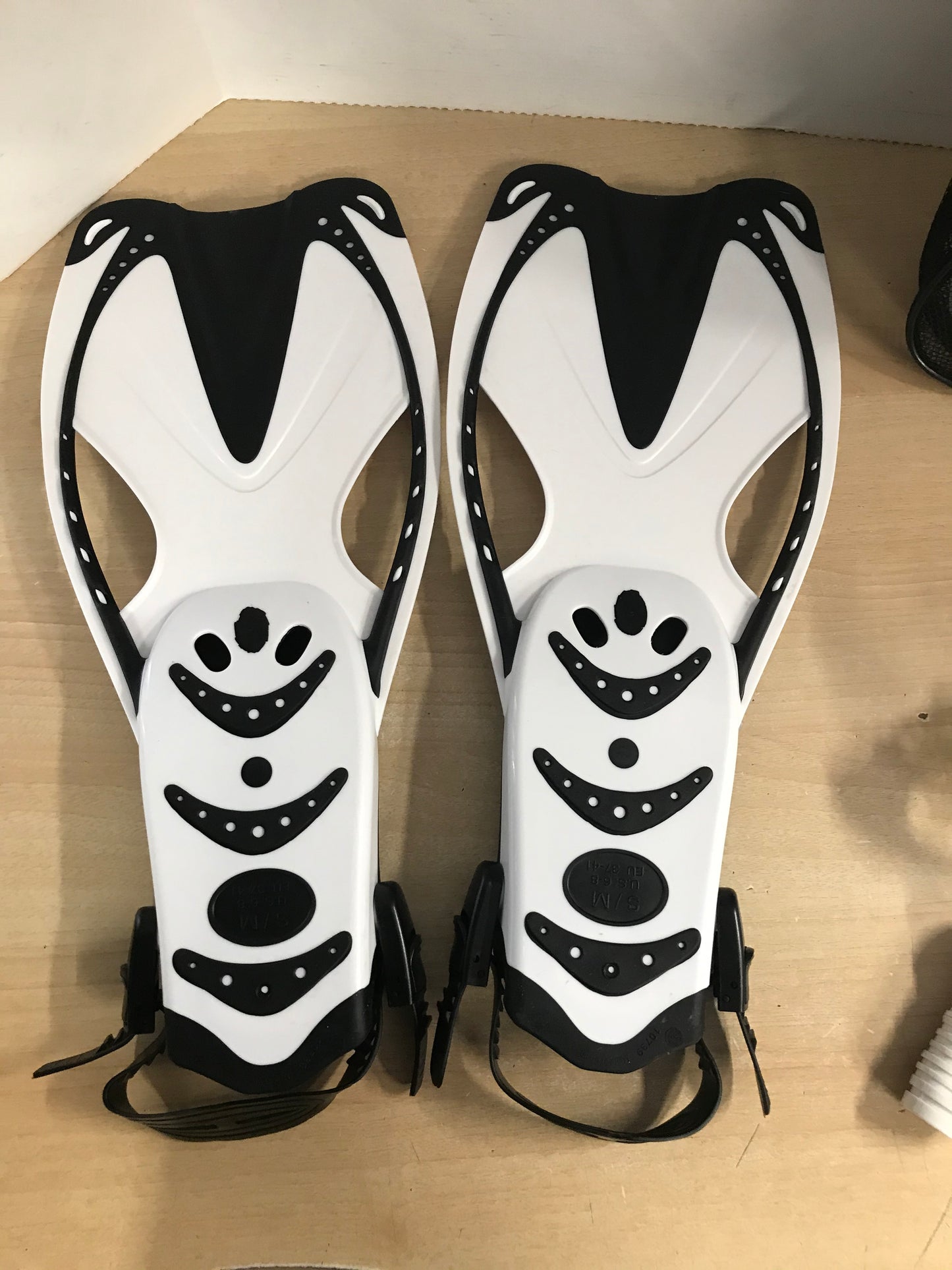 Snorkel Dive Fins Set Men's Size 6-8 Shoe Size Speedo Black White Excellent