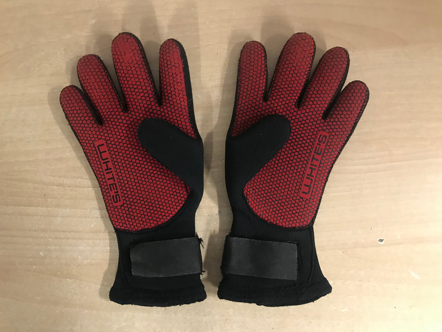 Snorkel Dive Gloves Ladies Size X Small Child 12-14 Whites Neoprene Black Red 2 mm Minor Wear