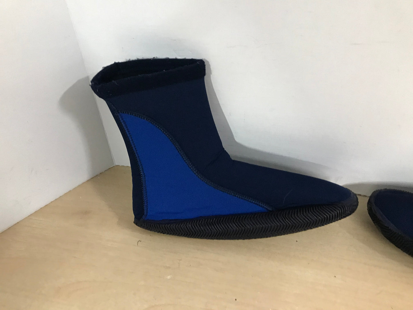 Snorkel Dive Surf Booties Ladies Size 6 Shoe Size Blue Rubber Soles Neoprene