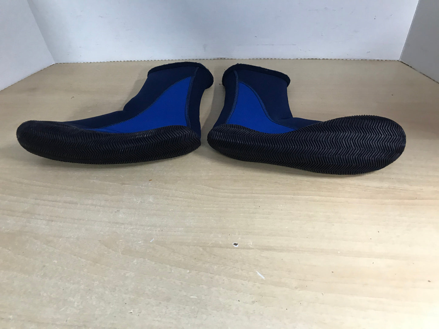 Snorkel Dive Surf Booties Ladies Size 6 Shoe Size Blue Rubber Soles Neoprene