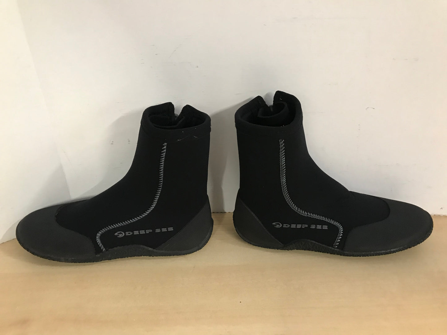 Snorkel Dive Surf Booties Ladies Size 8 Deep Sea 6.5 mm Side Zippers Excellent