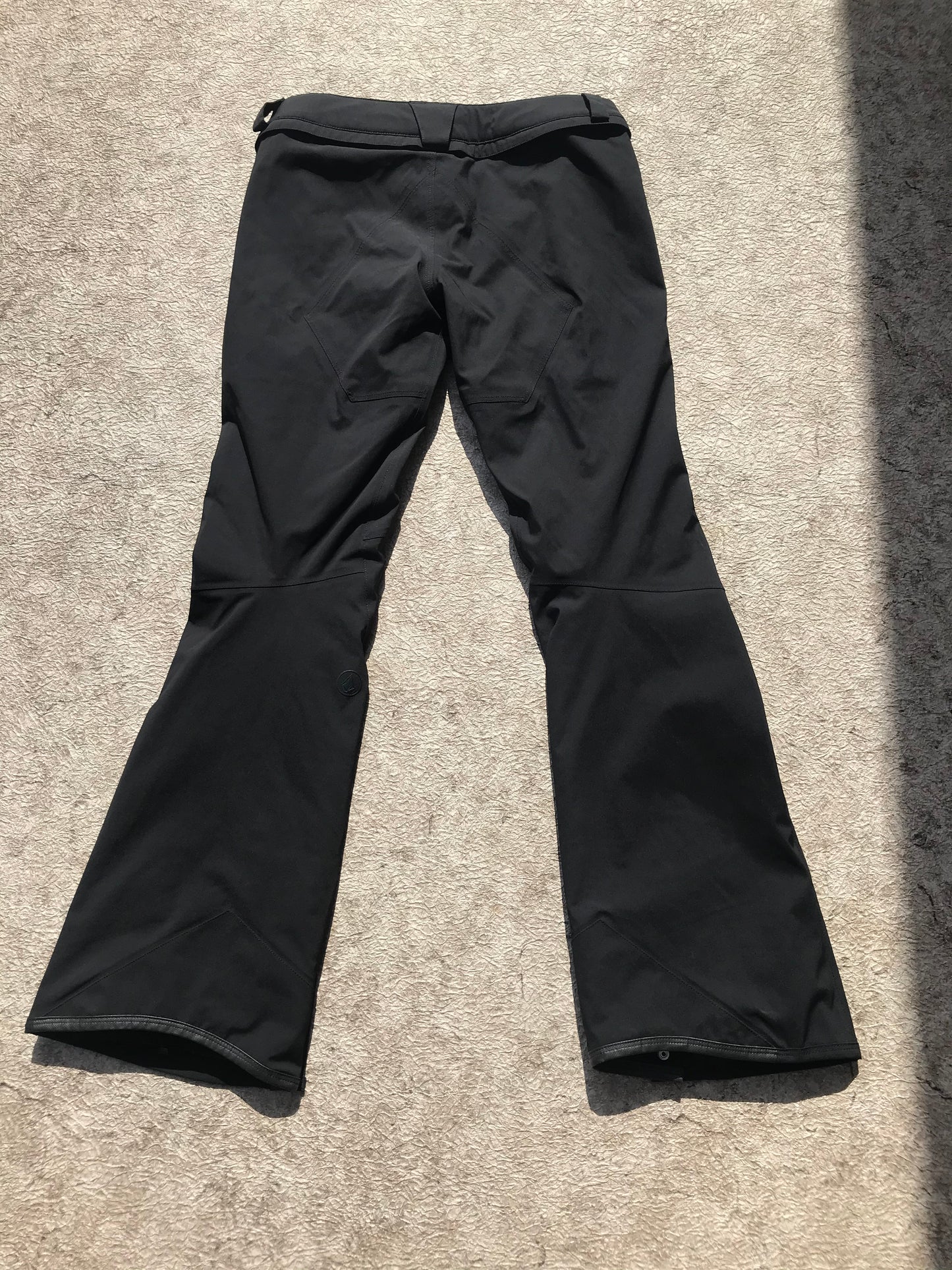 Snow Pants Men's Size Small Volcom Gore-Tex Waterproof Sealed Seams Black Snowboarding New Without Tags Outstanding
